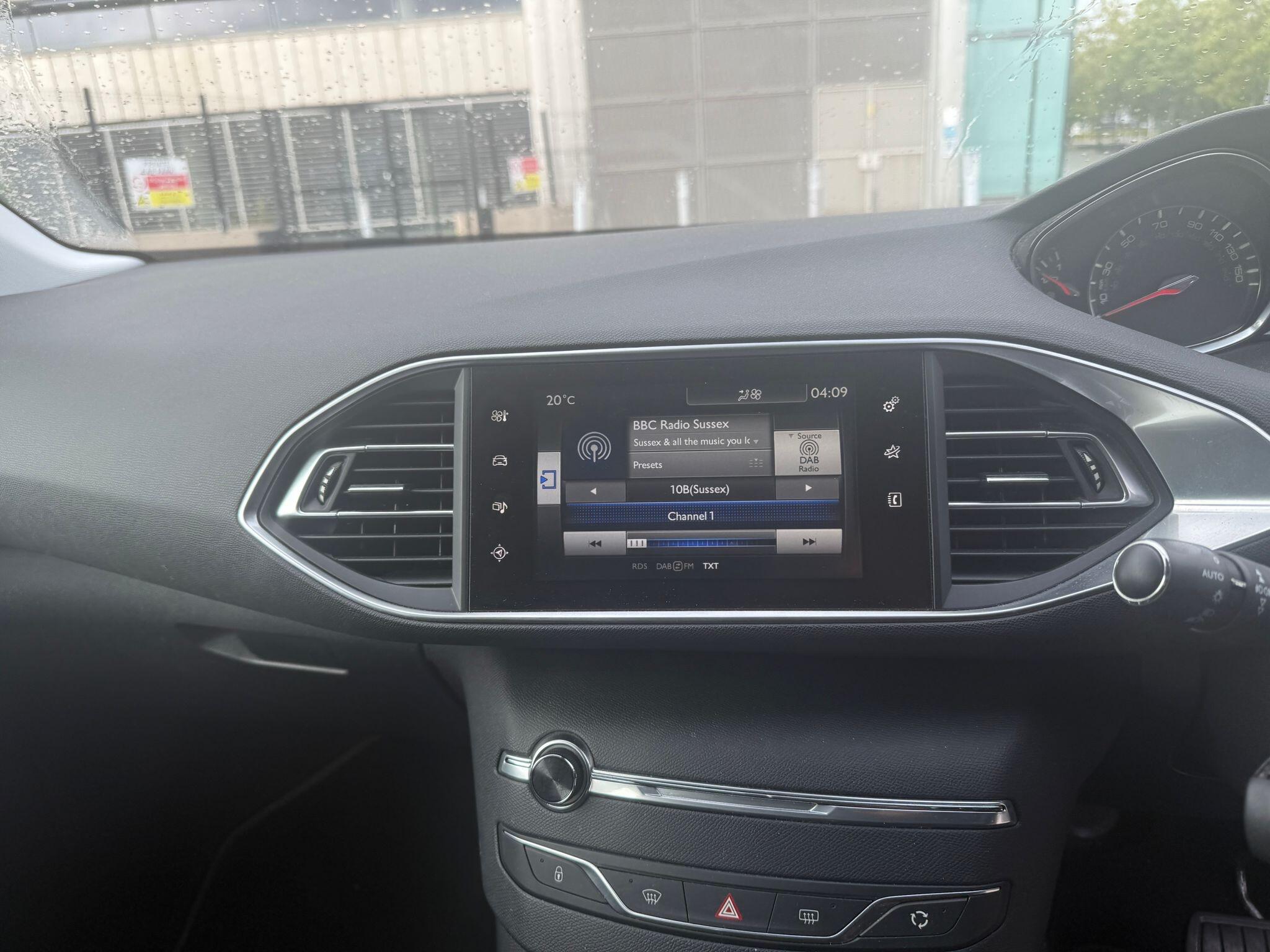 2017 Peugeot 308 1.2 PureTech Allure EAT Euro 6 (s/s) 5dr • 55,500 miles image 9