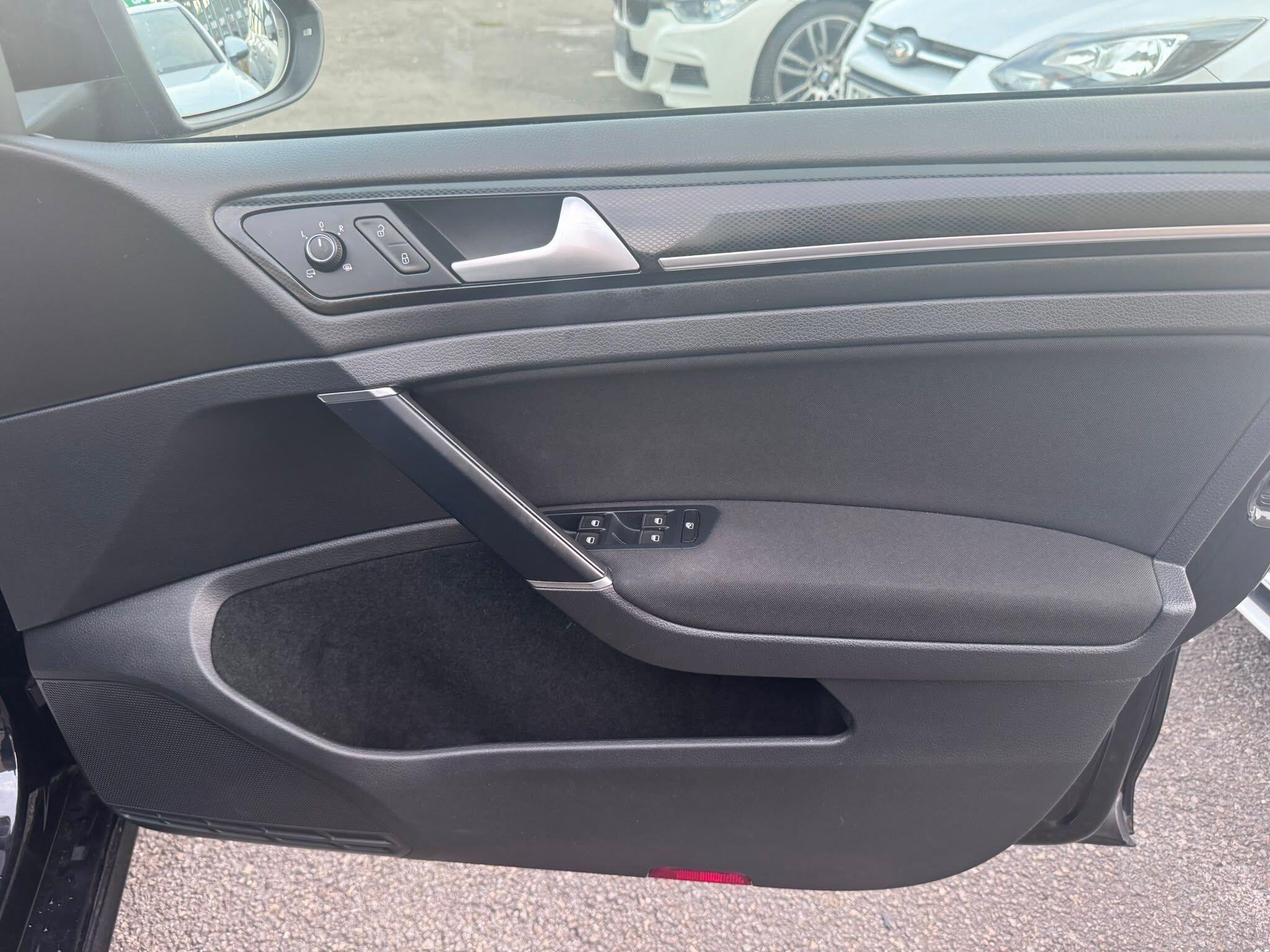 Volkswagen Golf view 27