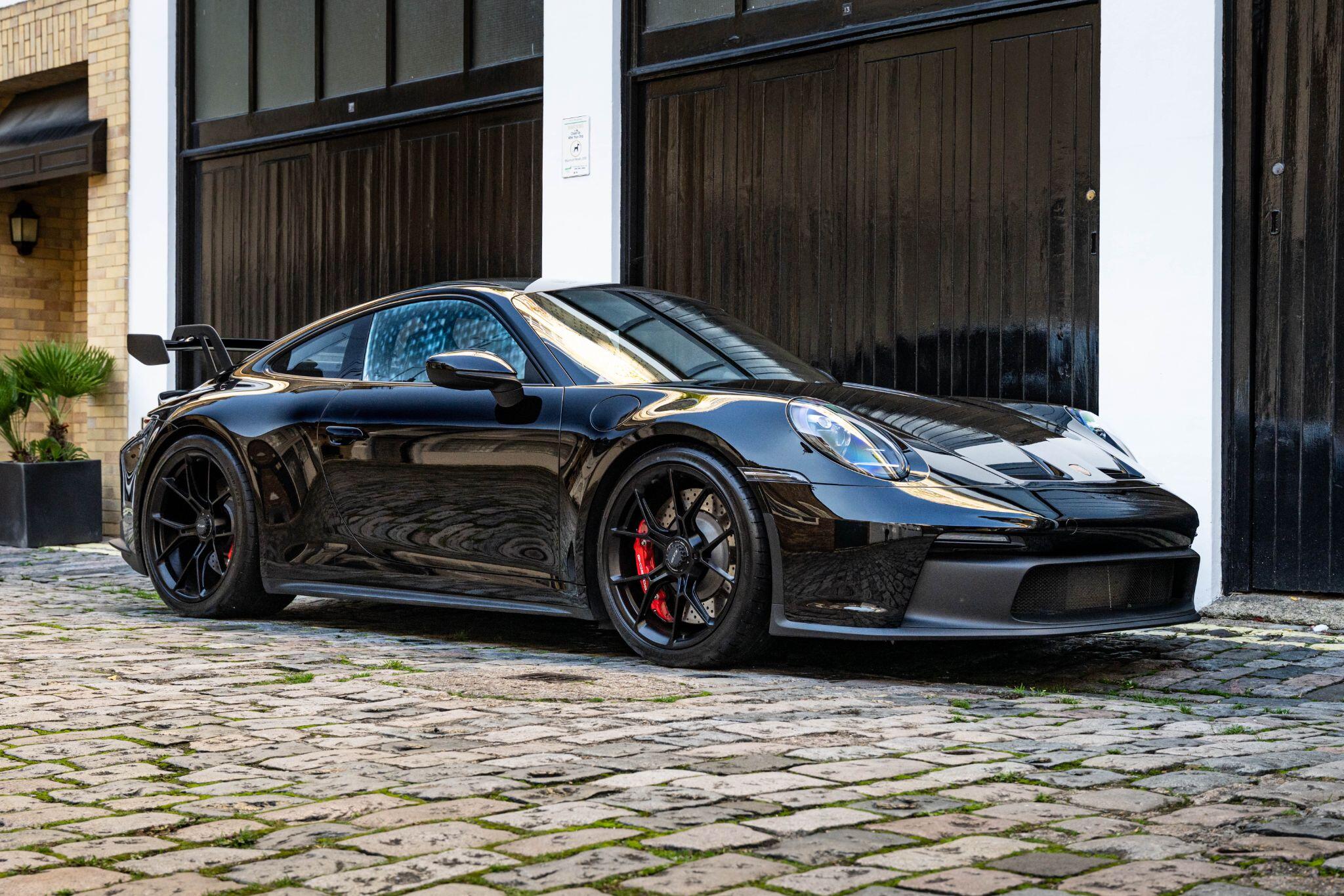Porsche 911 view 7