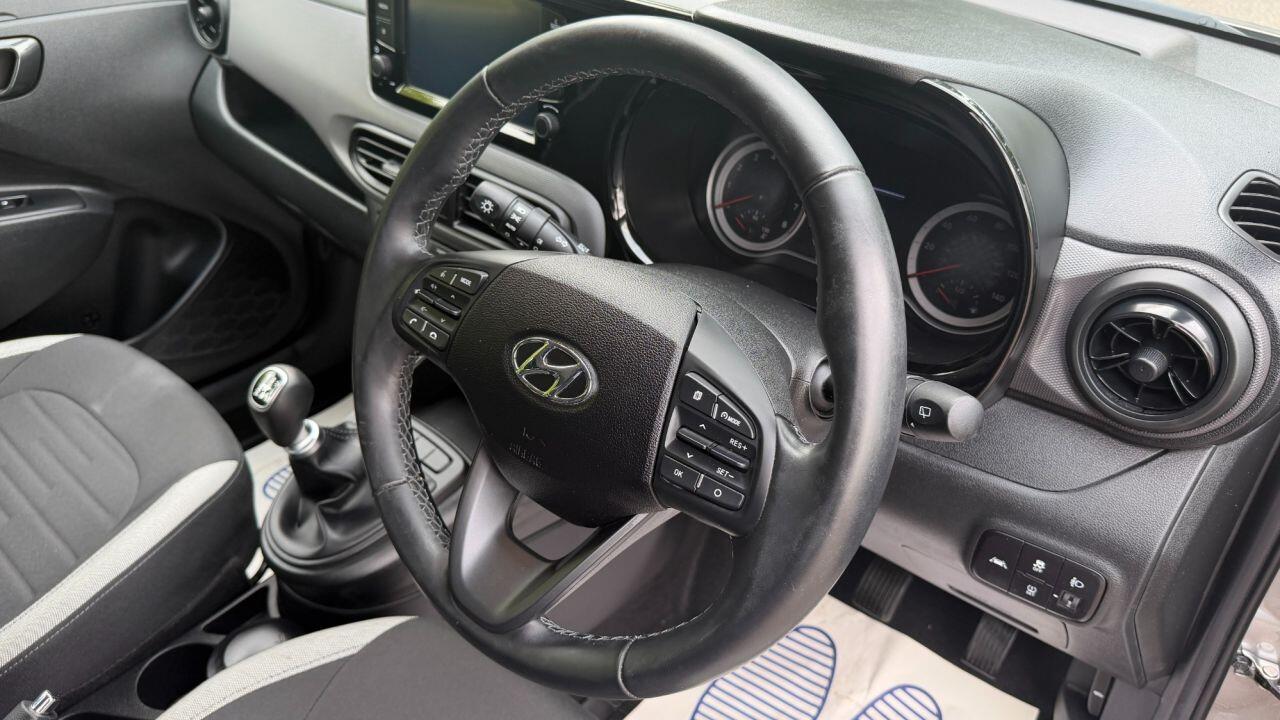 Hyundai i10 view 12