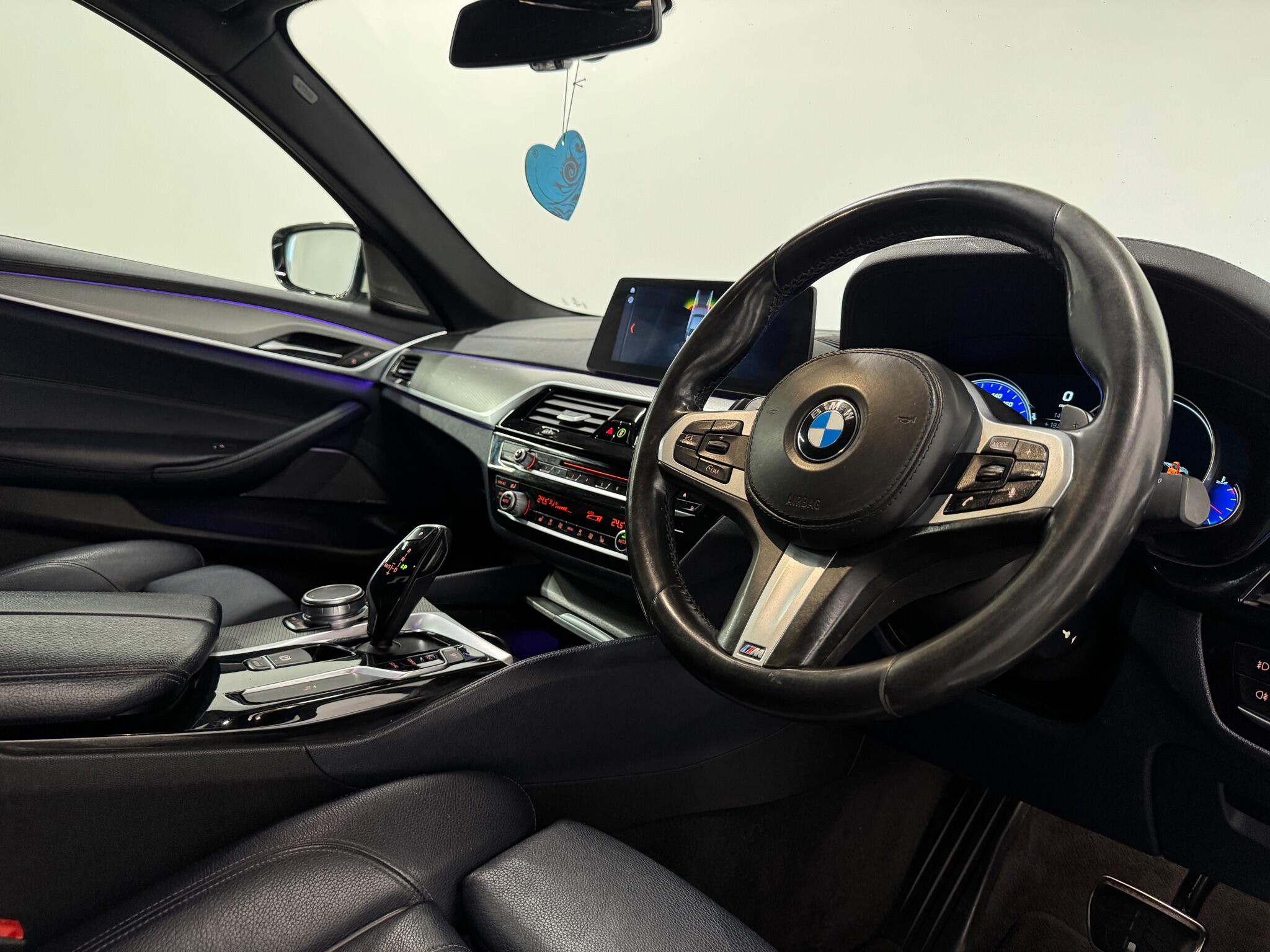 BMW 5 Series view 11