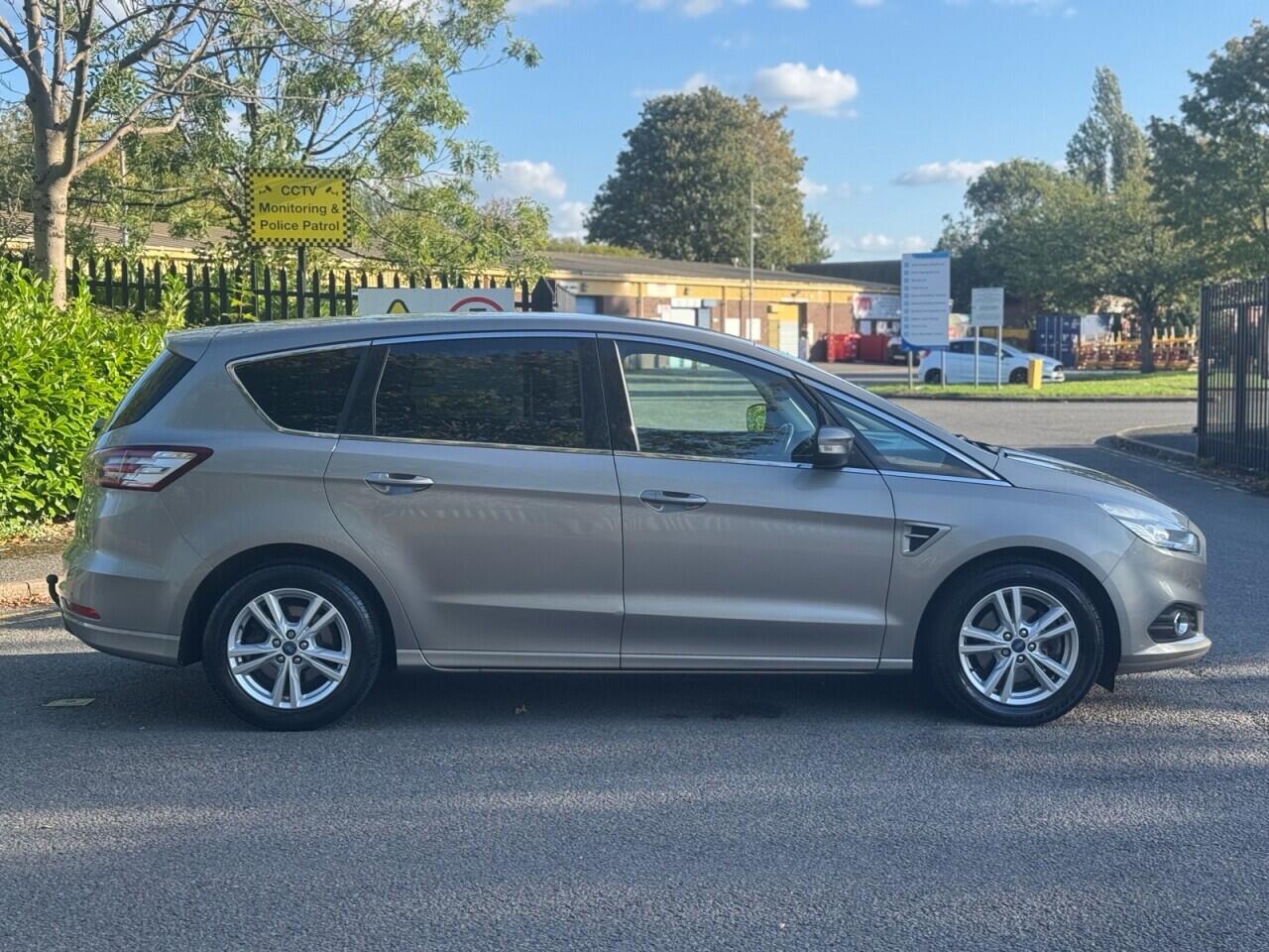 Ford S-Max view 8