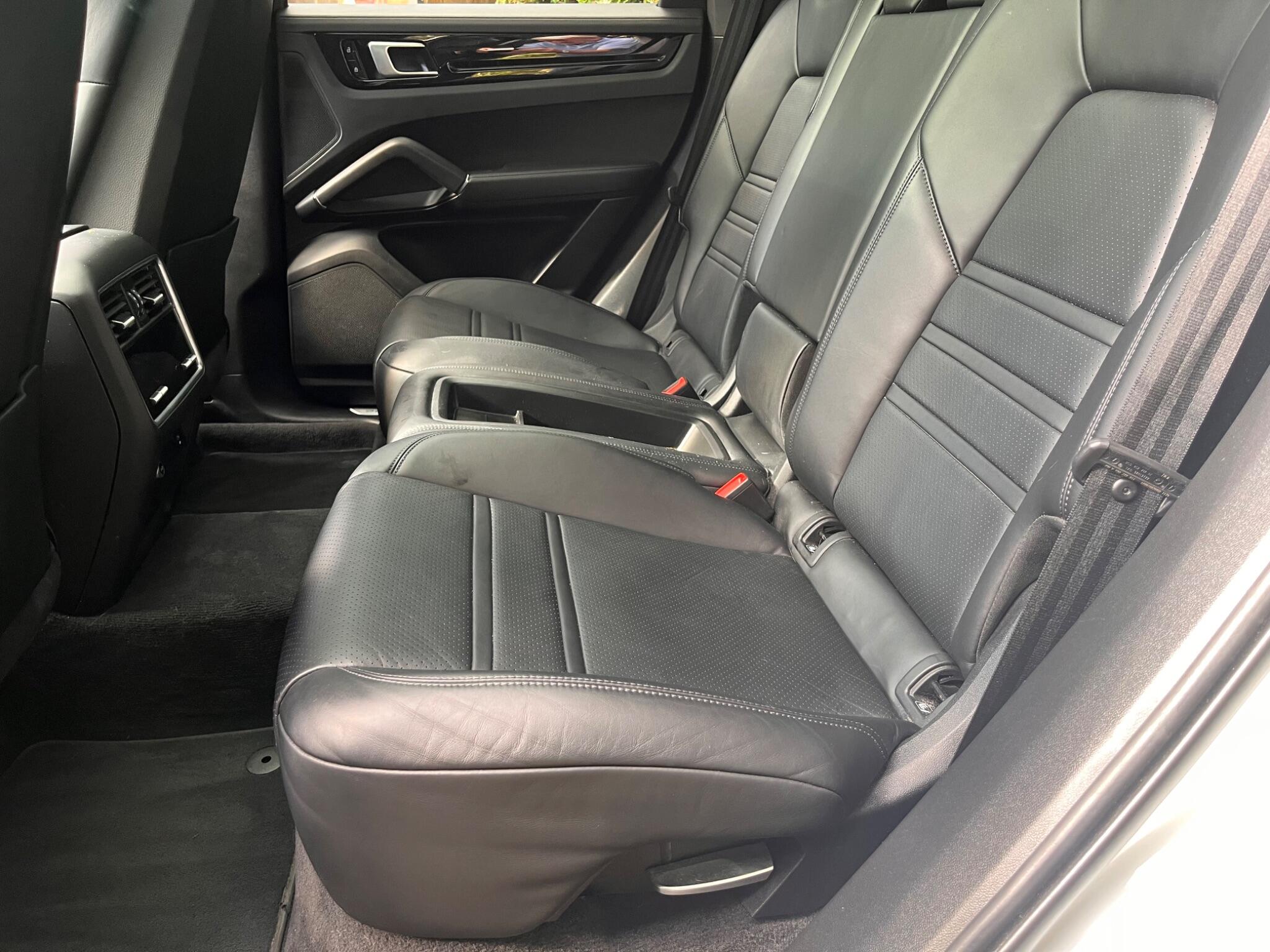 Porsche Cayenne view 26