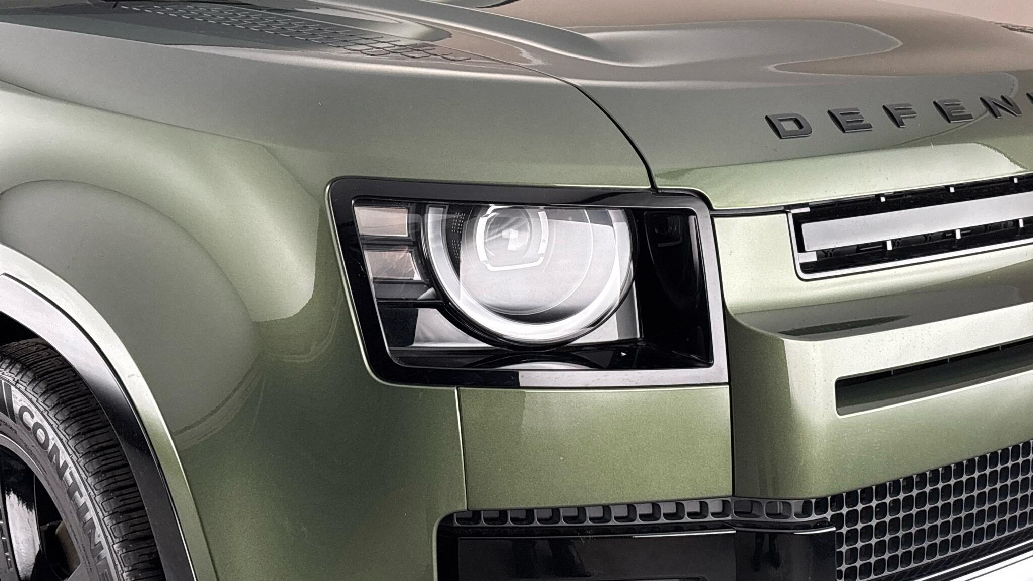 Land Rover Defender view 17
