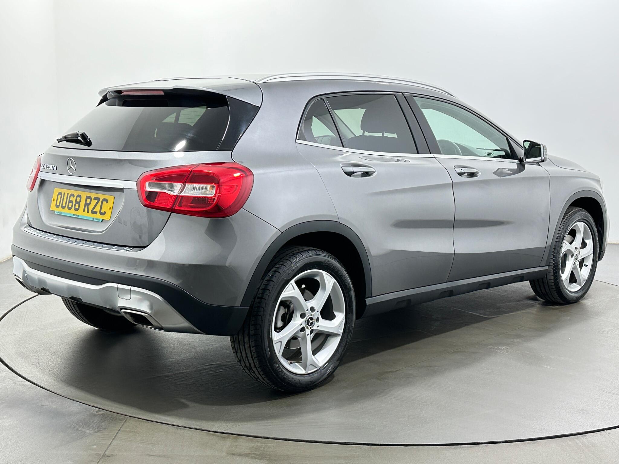 Mercedes-Benz Gla view 8
