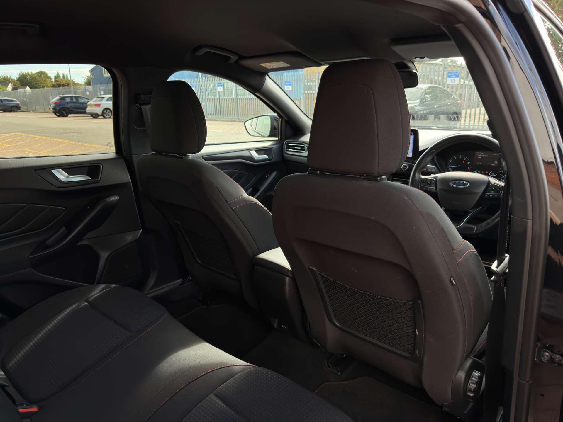 Ford Focus view 24