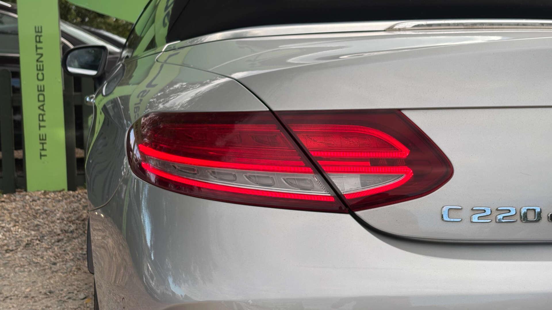 Mercedes-Benz C-Class view 33