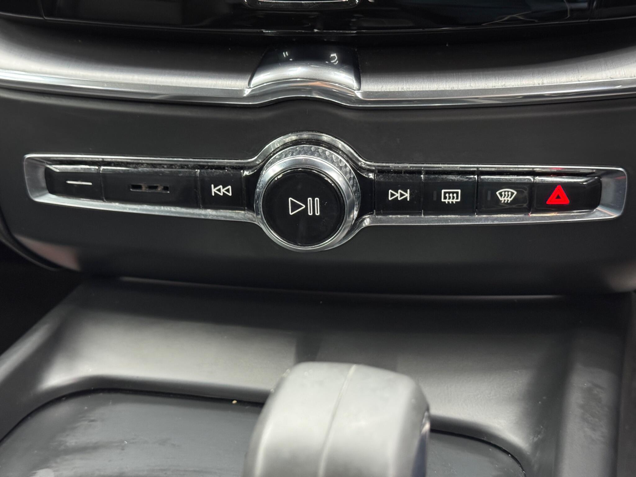Volvo XC60 view 30