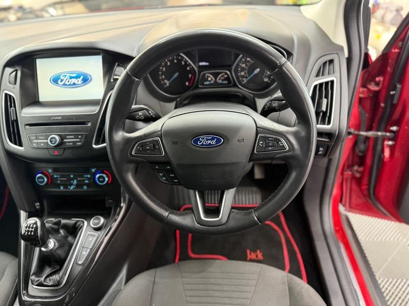 2015 Ford Focus 1.0T EcoBoost Titanium Euro 6 (s/s) 5dr • 93,500 miles image 15