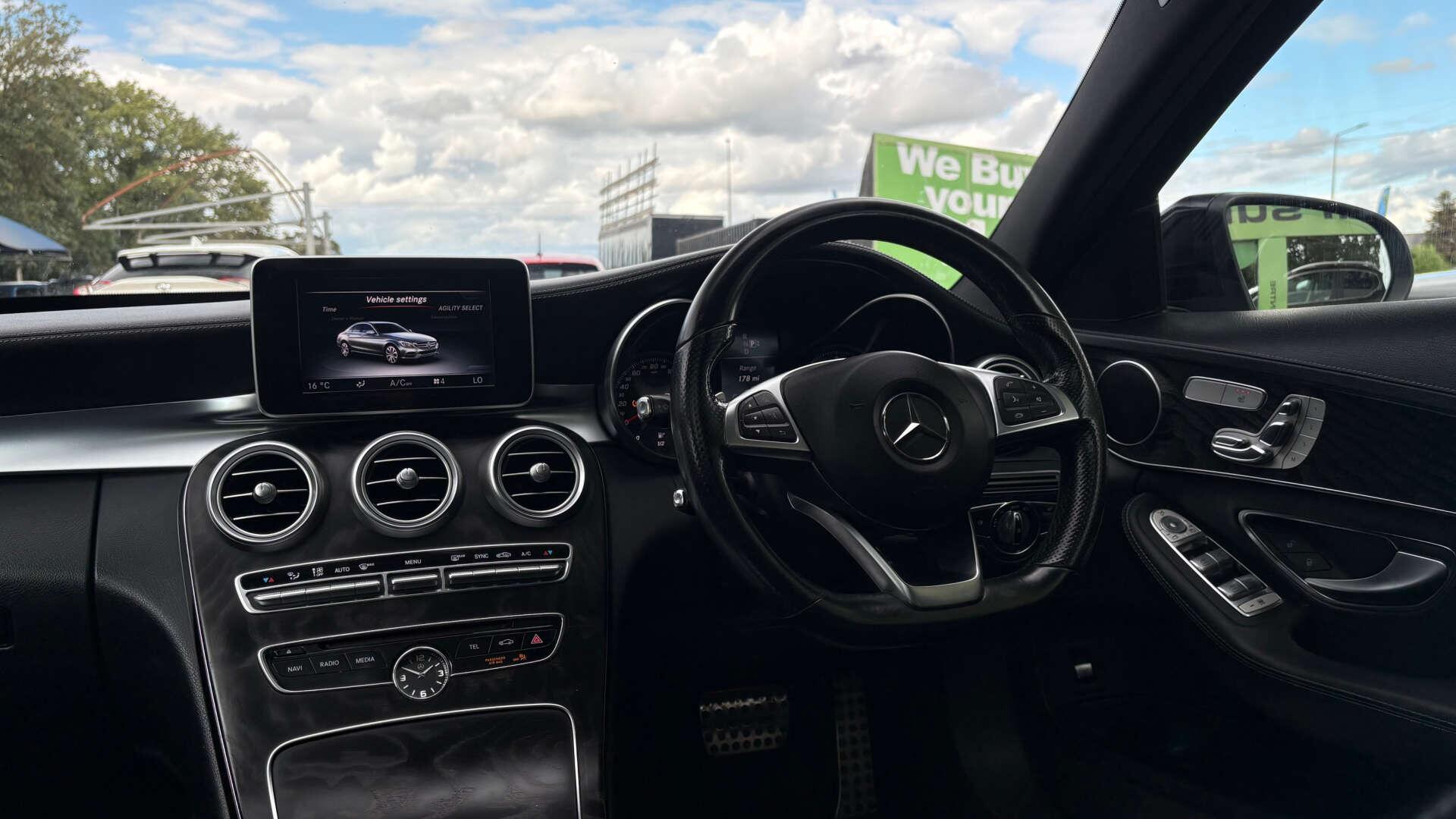 Mercedes-Benz C-Class view 41