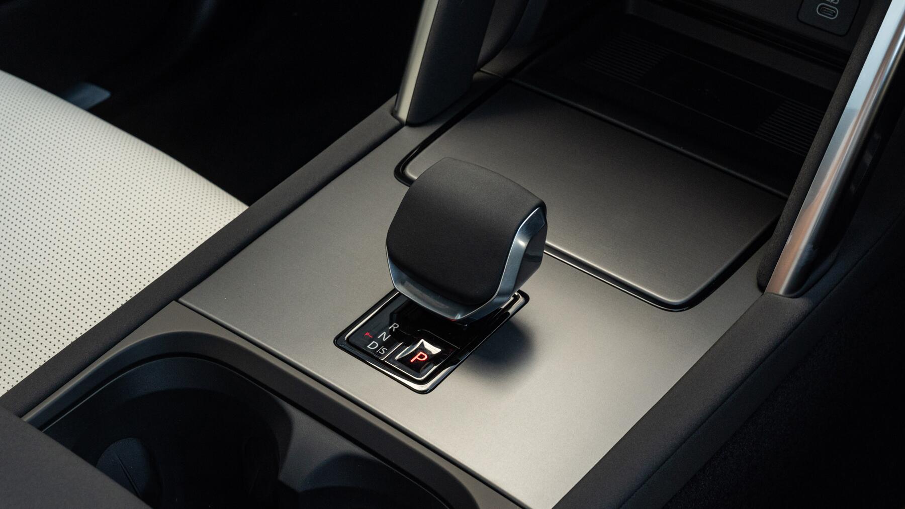 Land Rover Discovery Sport view 35