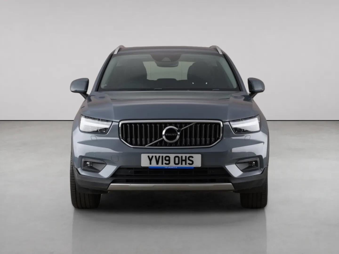 Volvo XC40 view 2