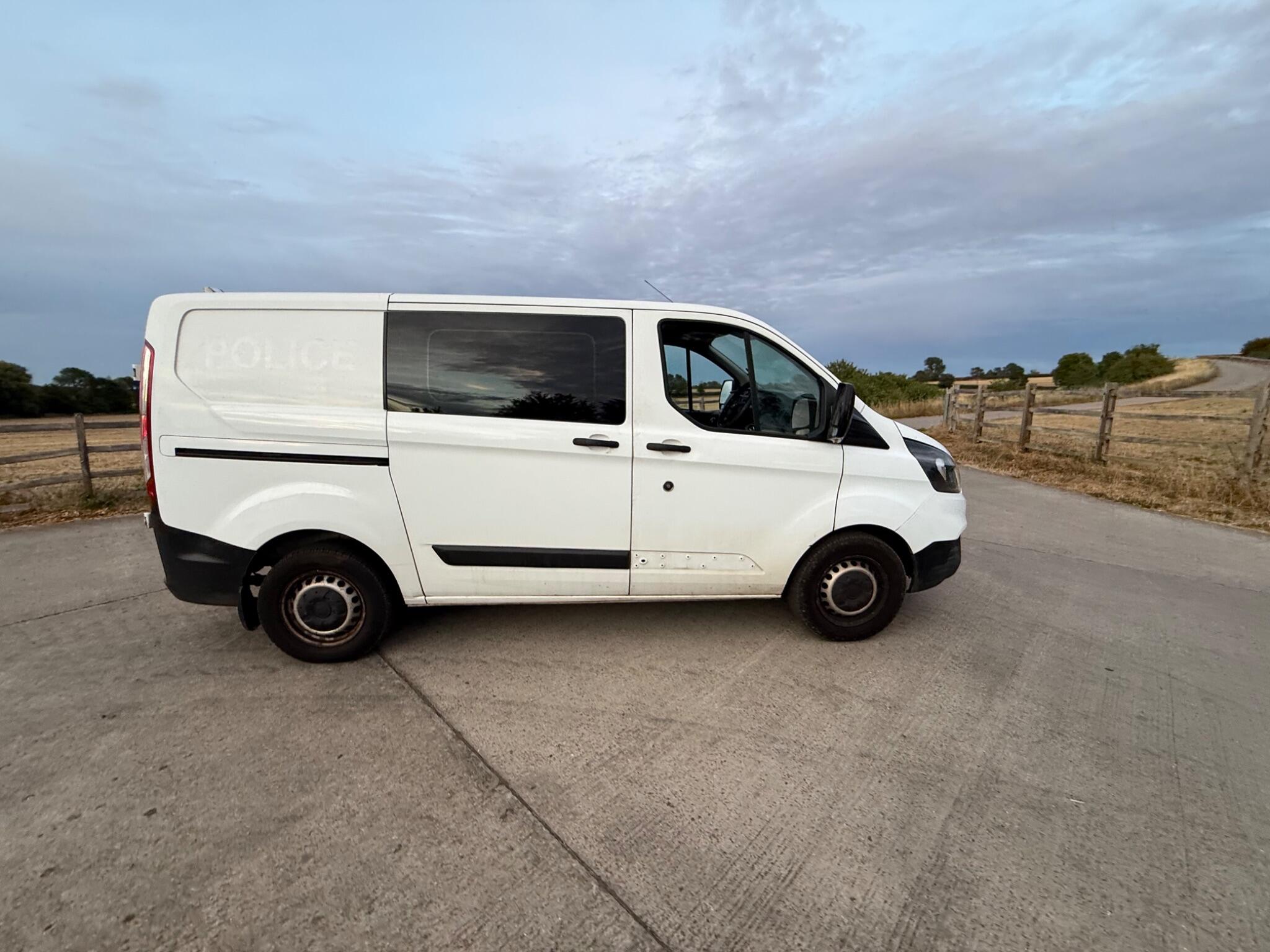 Ford Transit Custom 2.0 320 EcoBlue L1 H1 Euro 6 5dr — photo 15 of 82