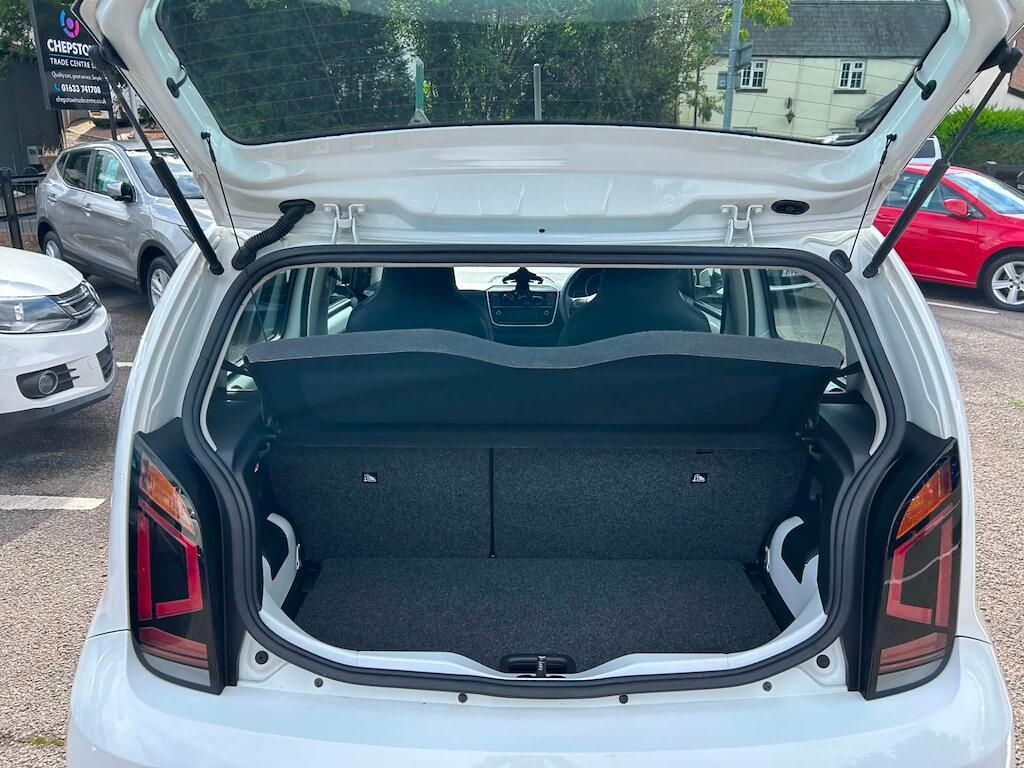 Volkswagen Up! view 14