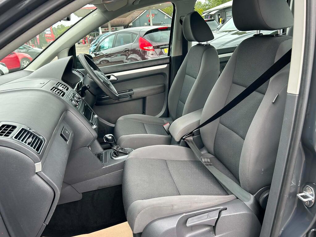 Volkswagen Touran view 18