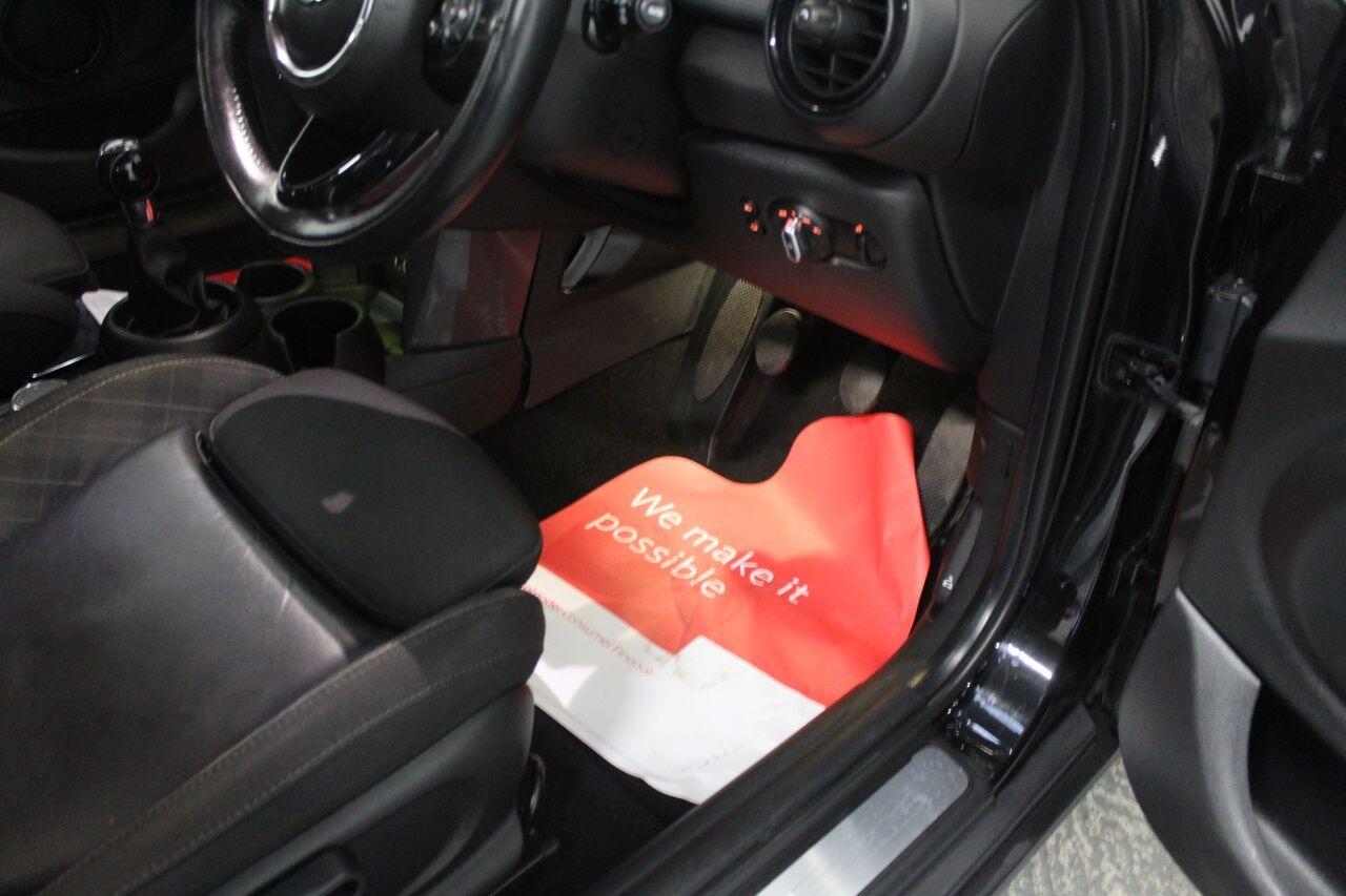 Mini Hatch view 48