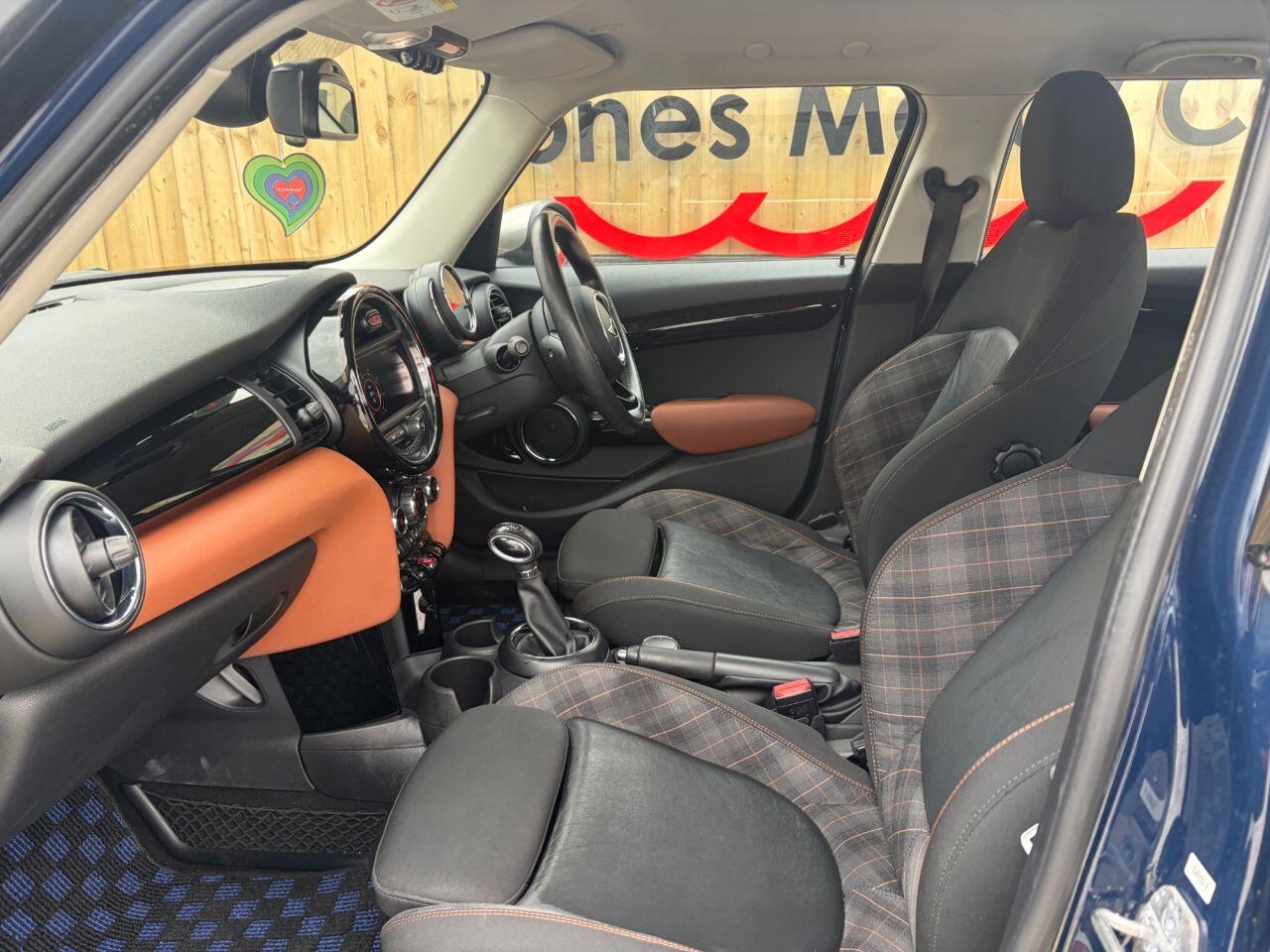 MINI Hatch view 21