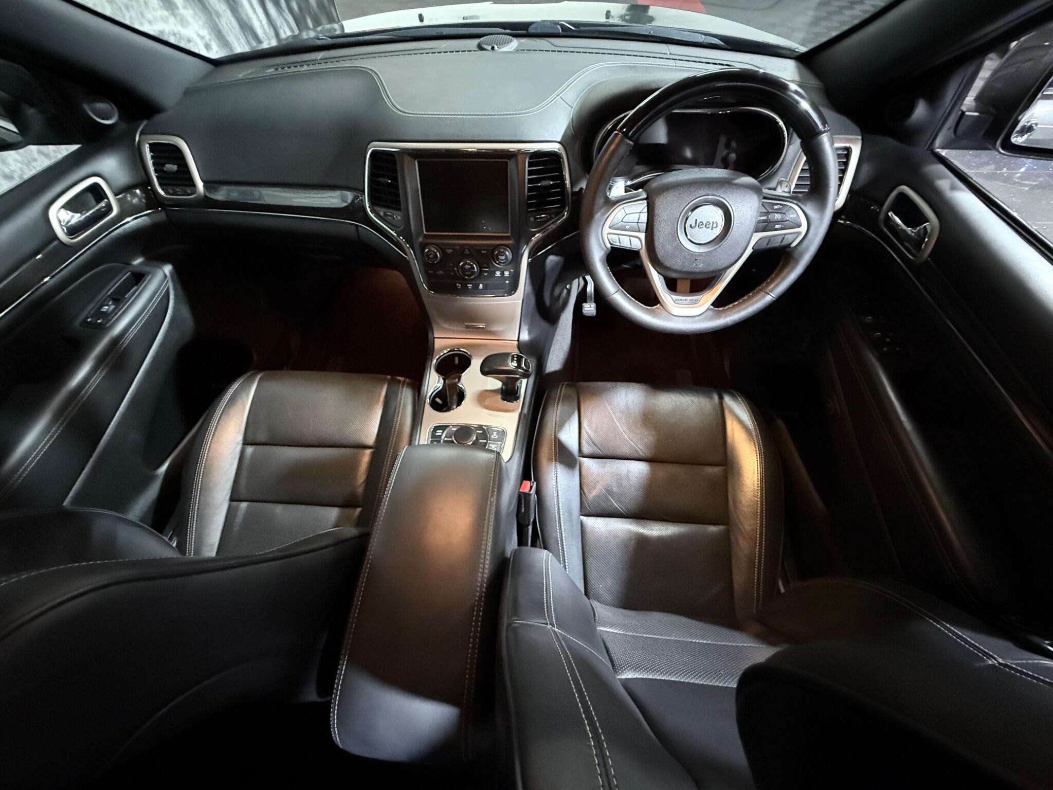 Jeep Grand Cherokee view 13