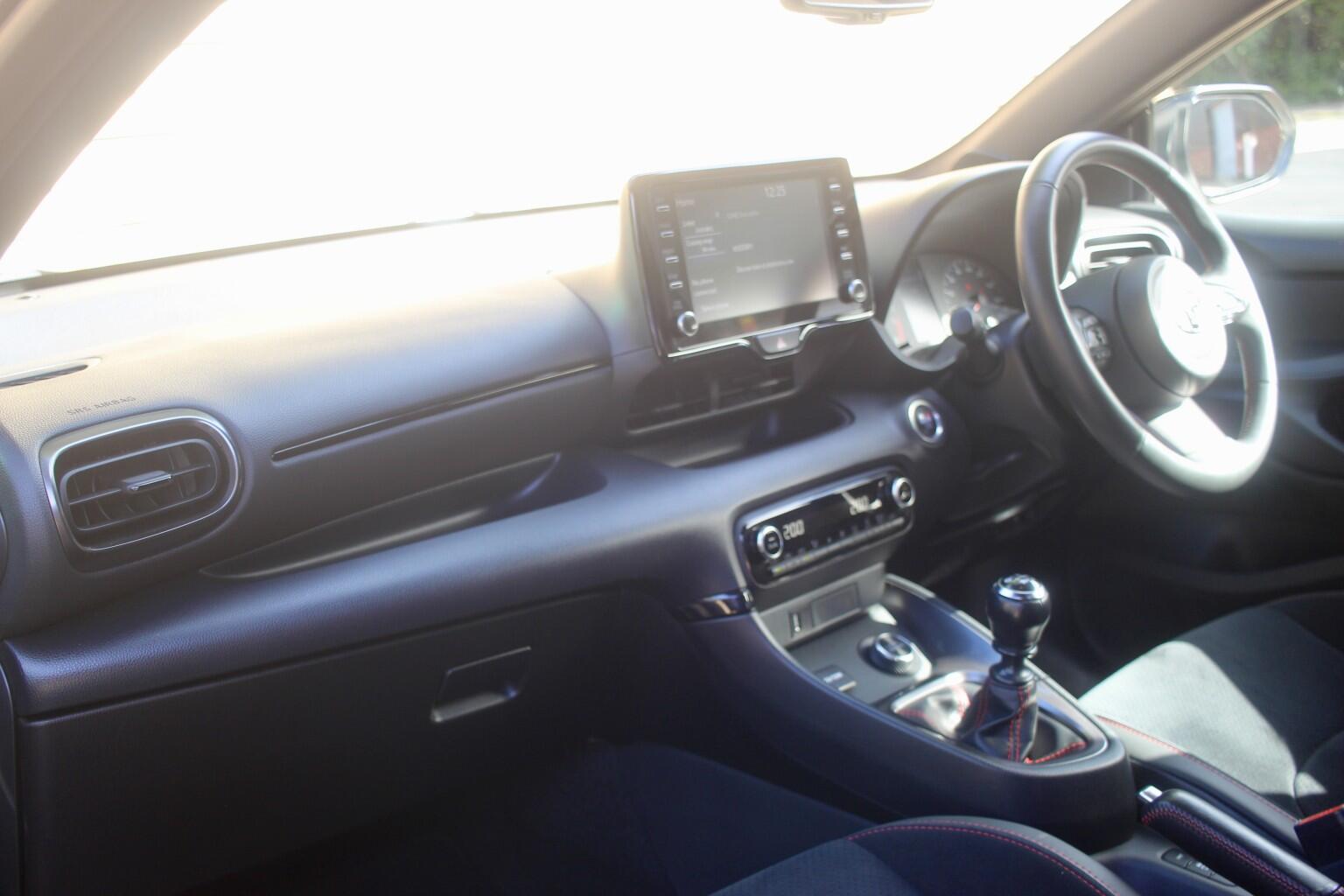 Toyota Yaris view 12