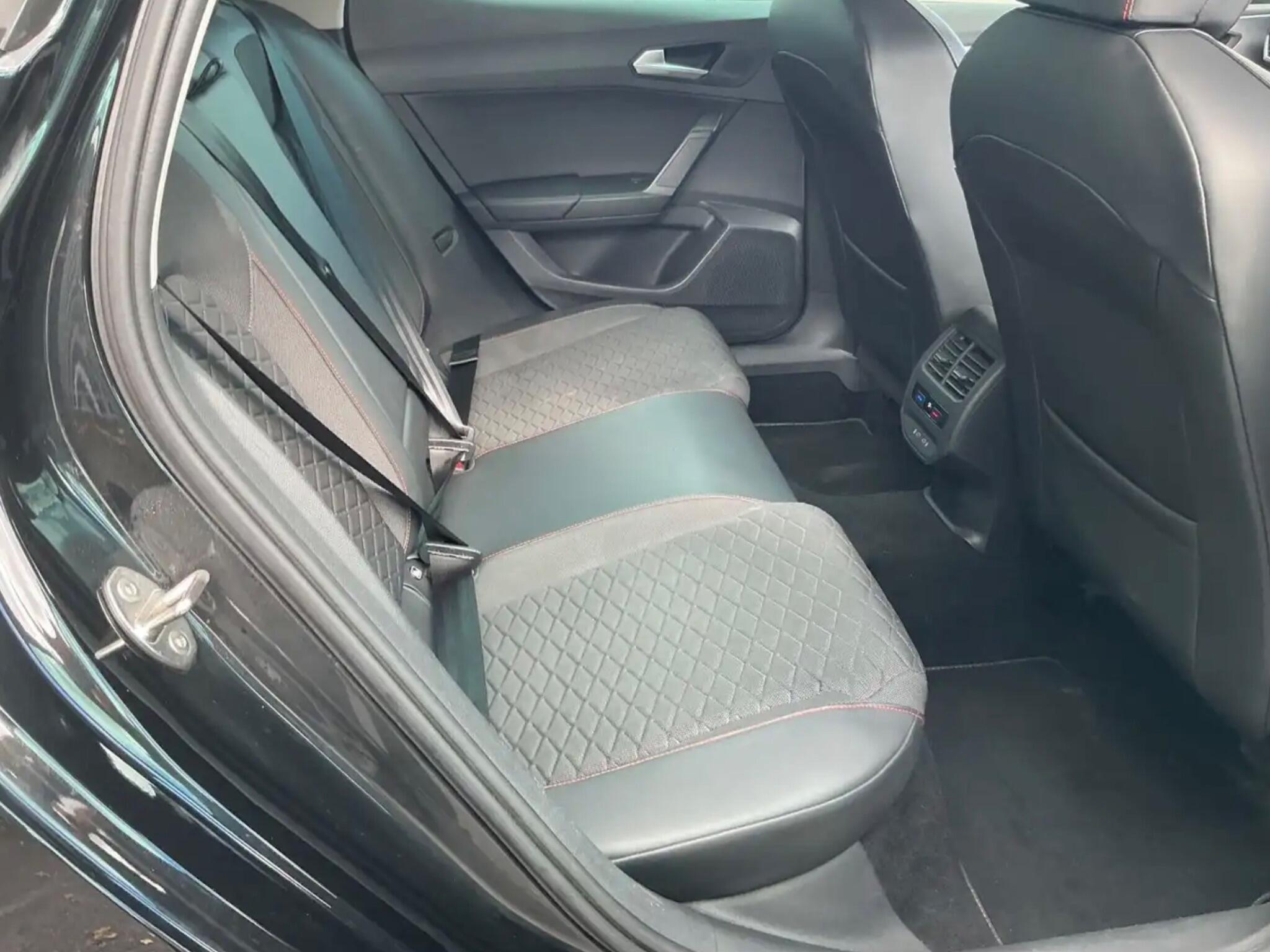 SEAT Leon view 4