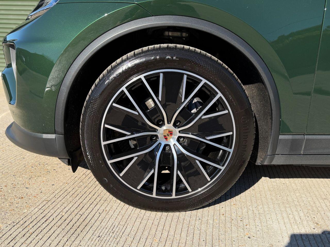 Porsche Macan view 8