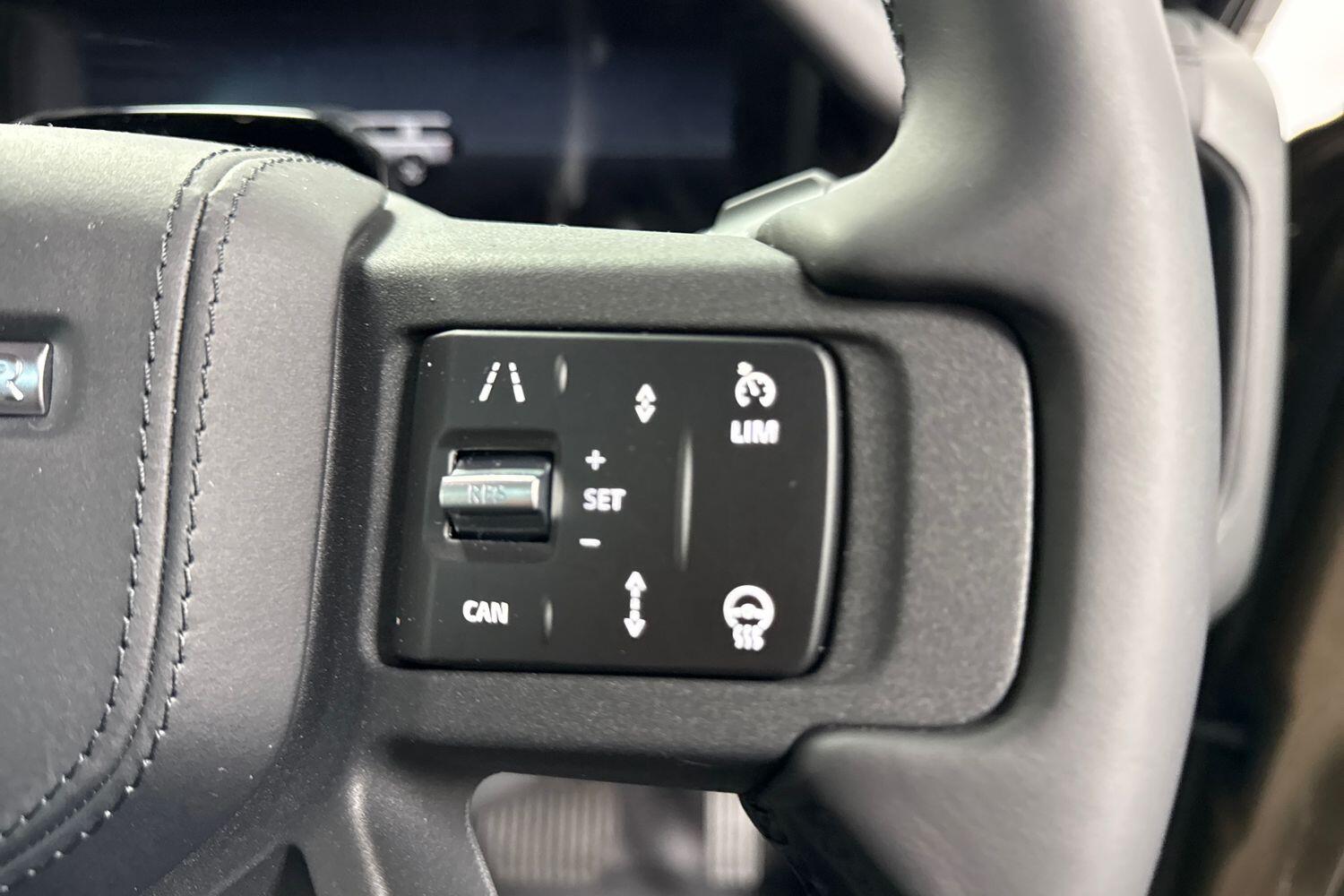 Land Rover Defender view 25