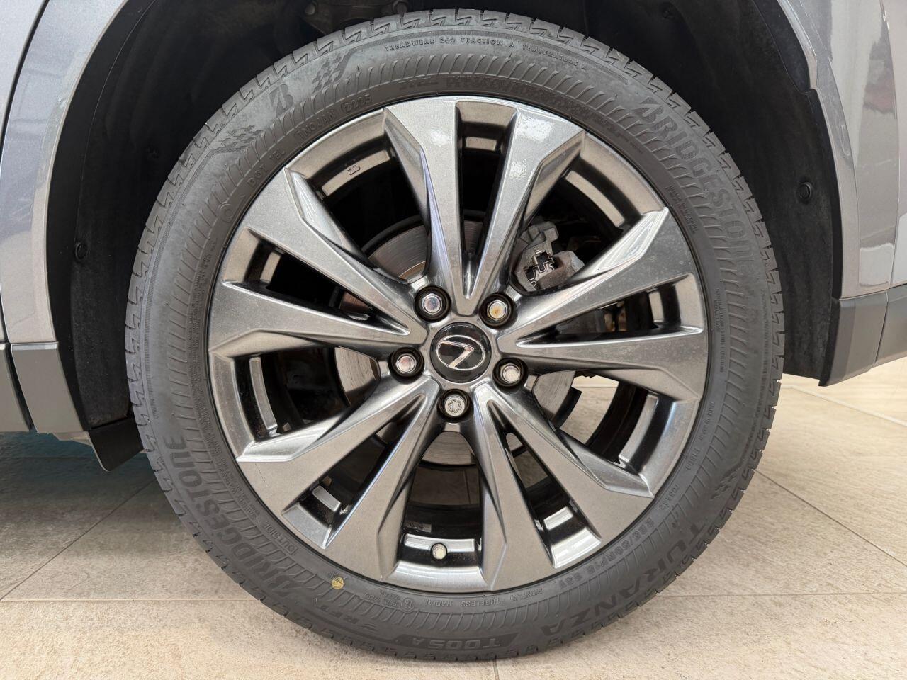 Lexus Ux view 18