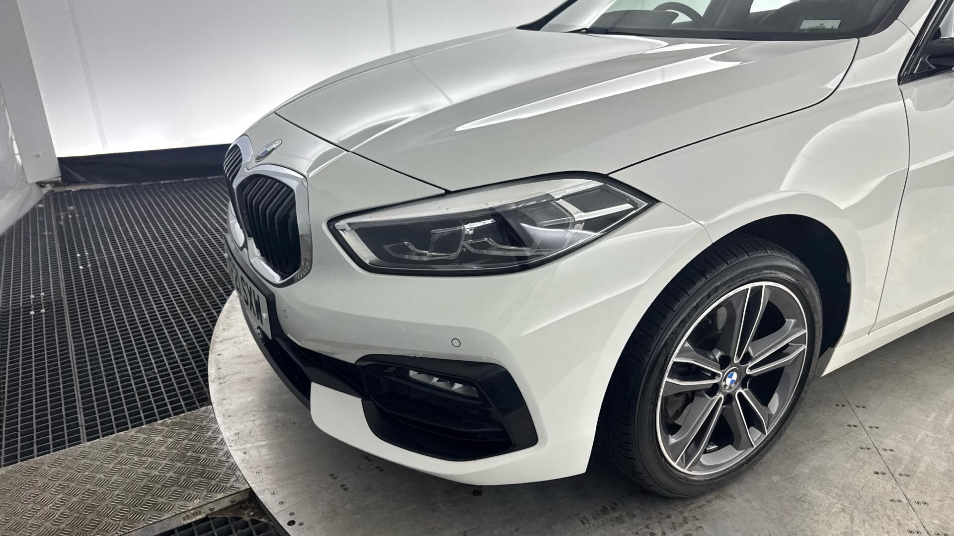 BMW 1 Series view 25