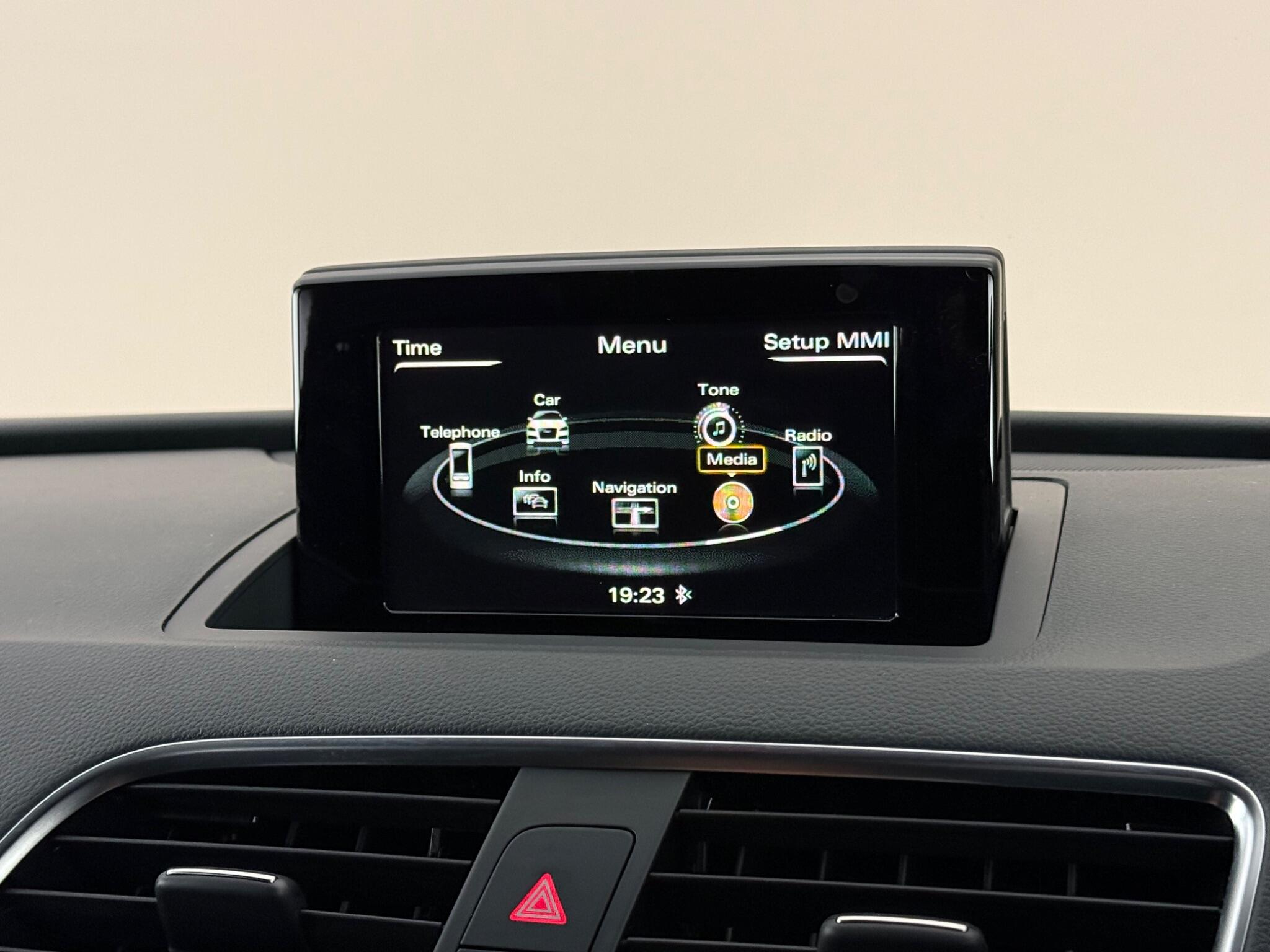 Audi Q3 view 22