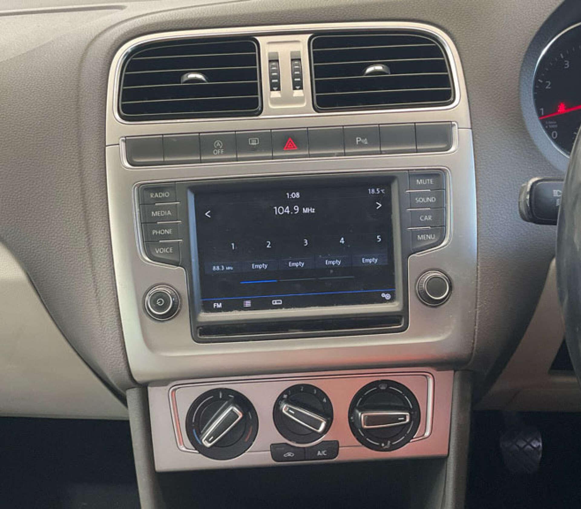 Volkswagen Polo view 2