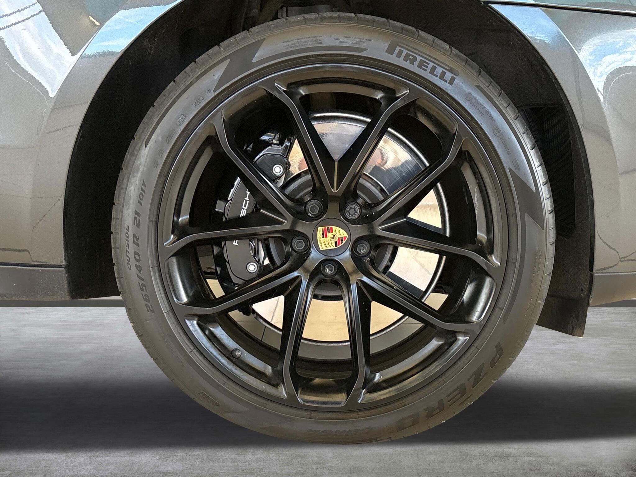 Porsche Macan view 9