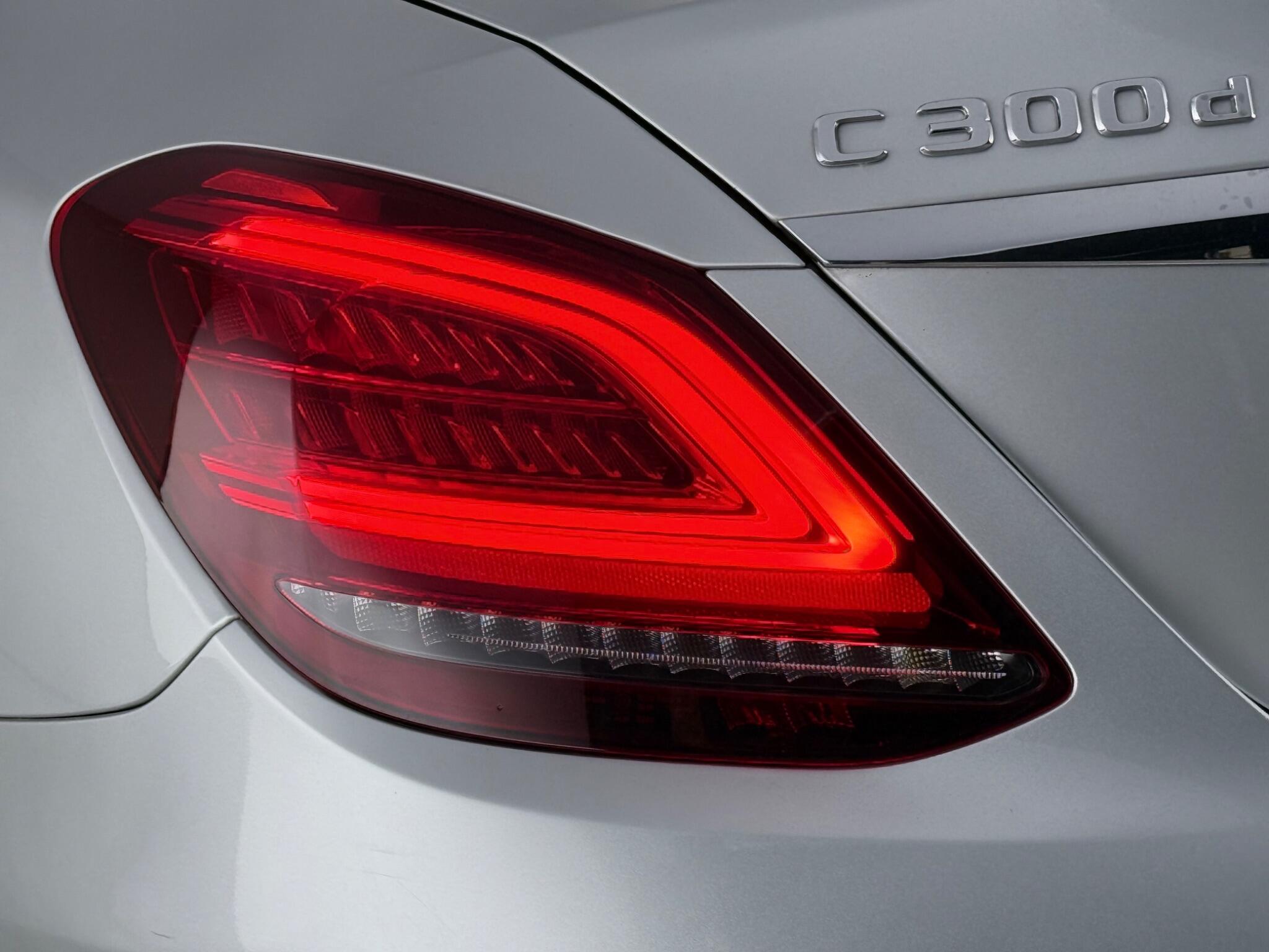 Mercedes-Benz C-Class view 11
