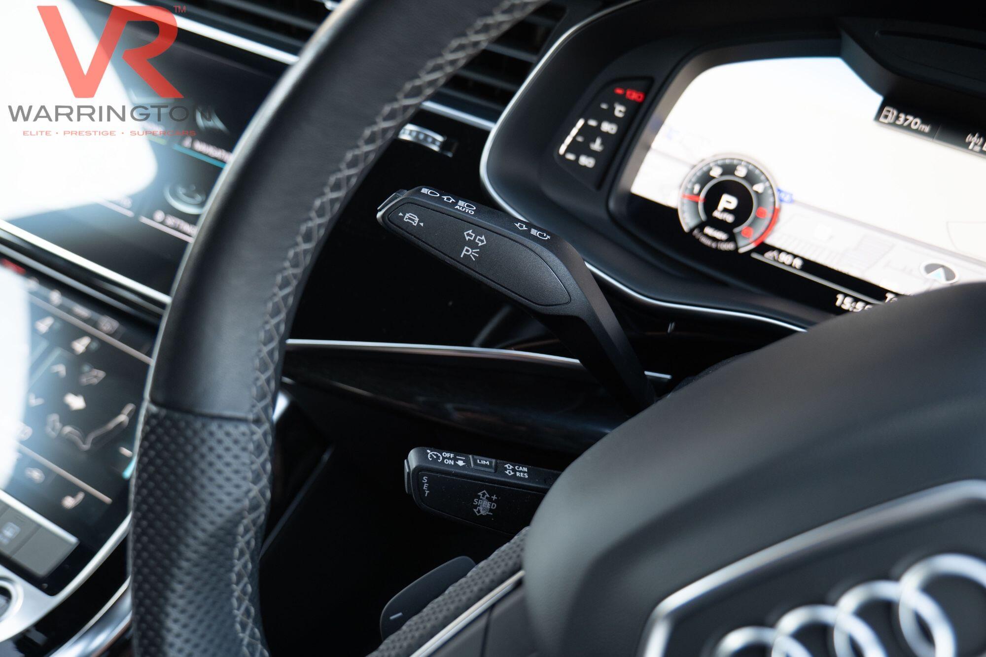 Audi Q7 view 10