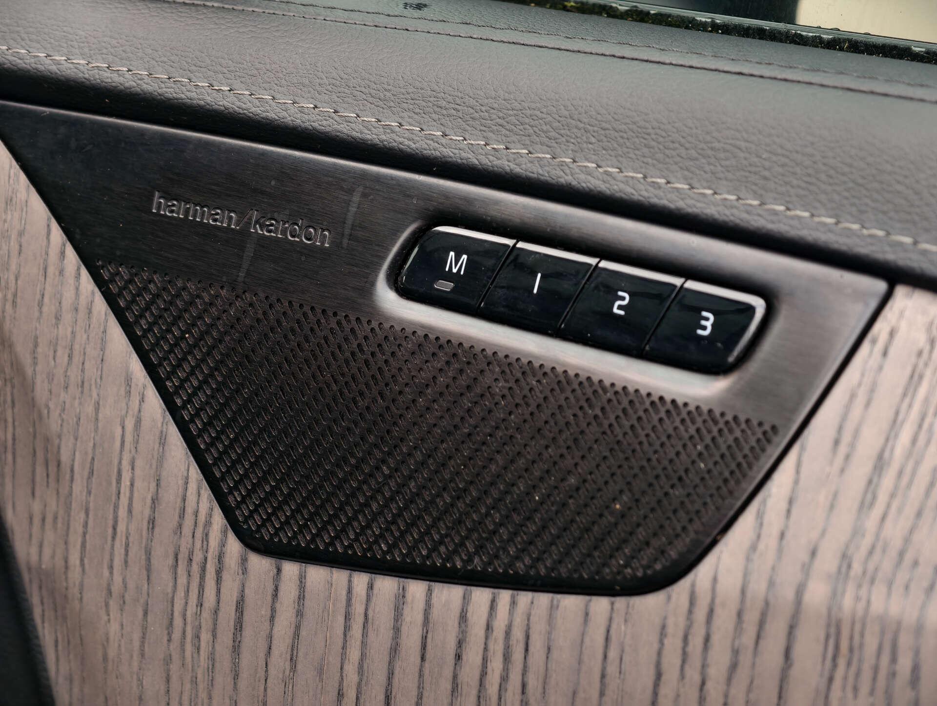 Volvo XC90 view 29