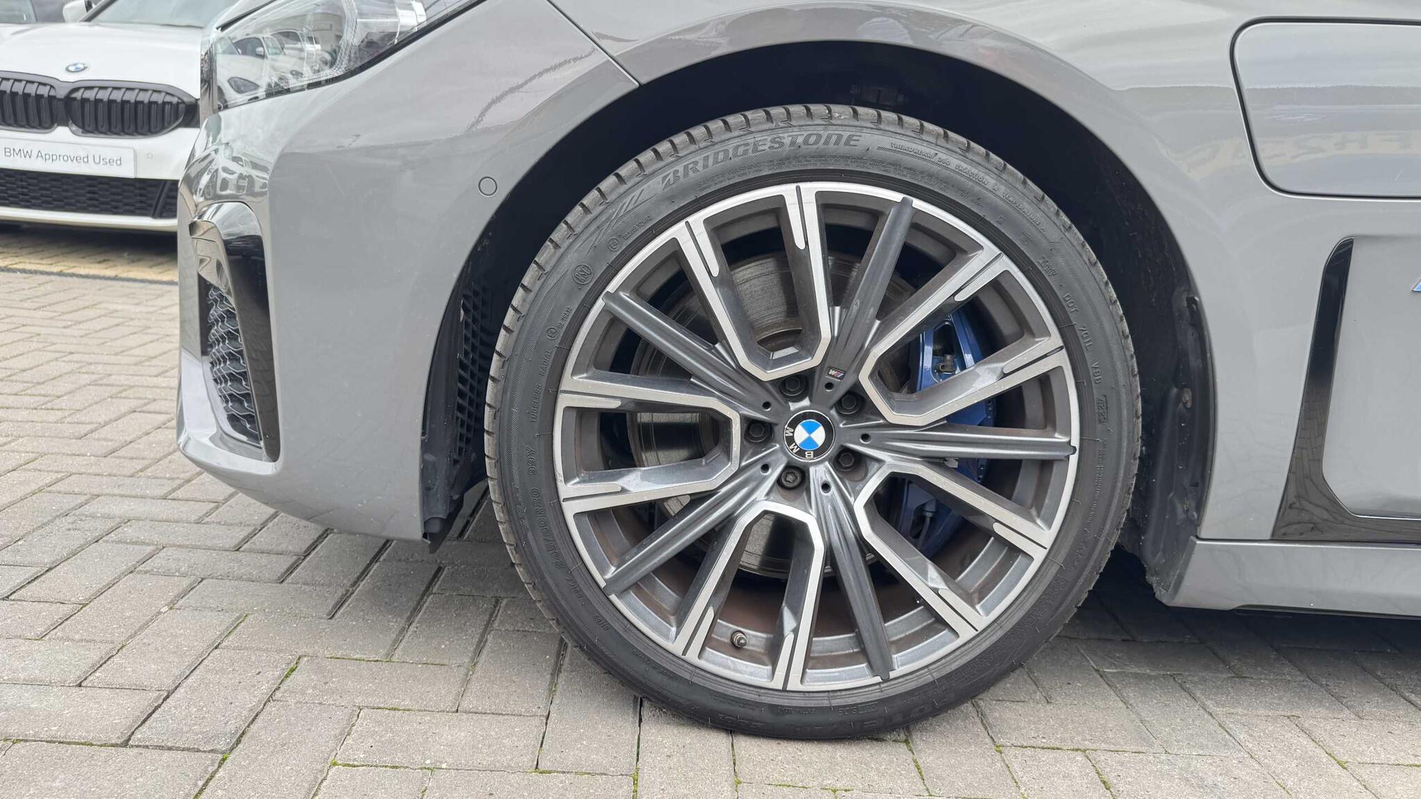BMW 7 Series view 6
