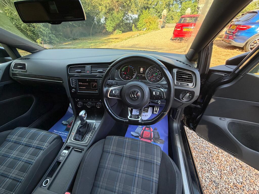 Volkswagen Golf view 17