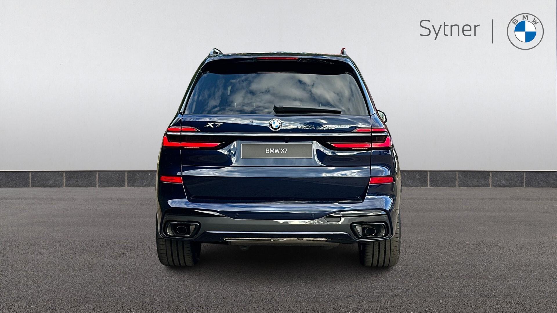 BMW X7 view 15