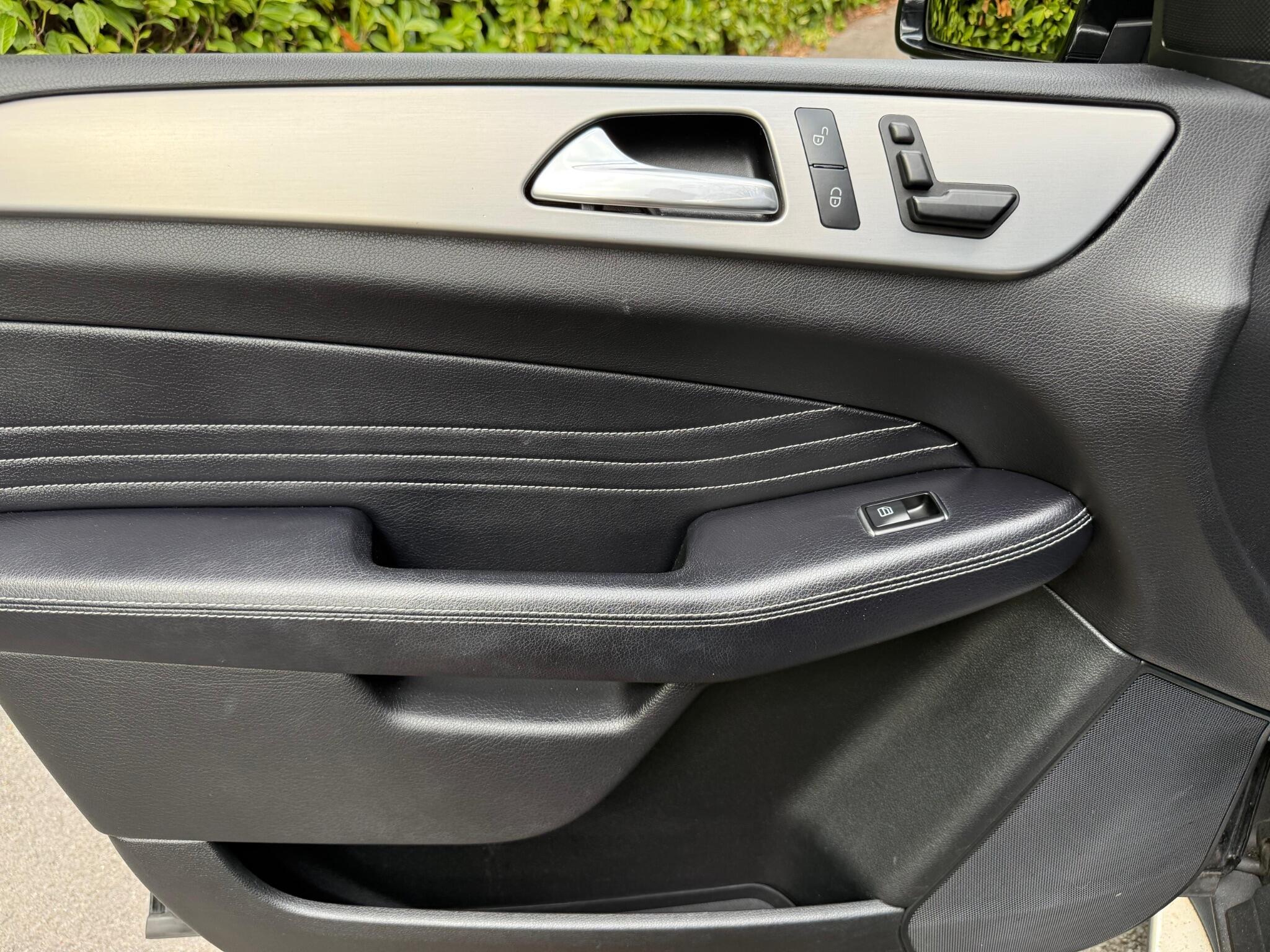 Mercedes-Benz M Class view 16