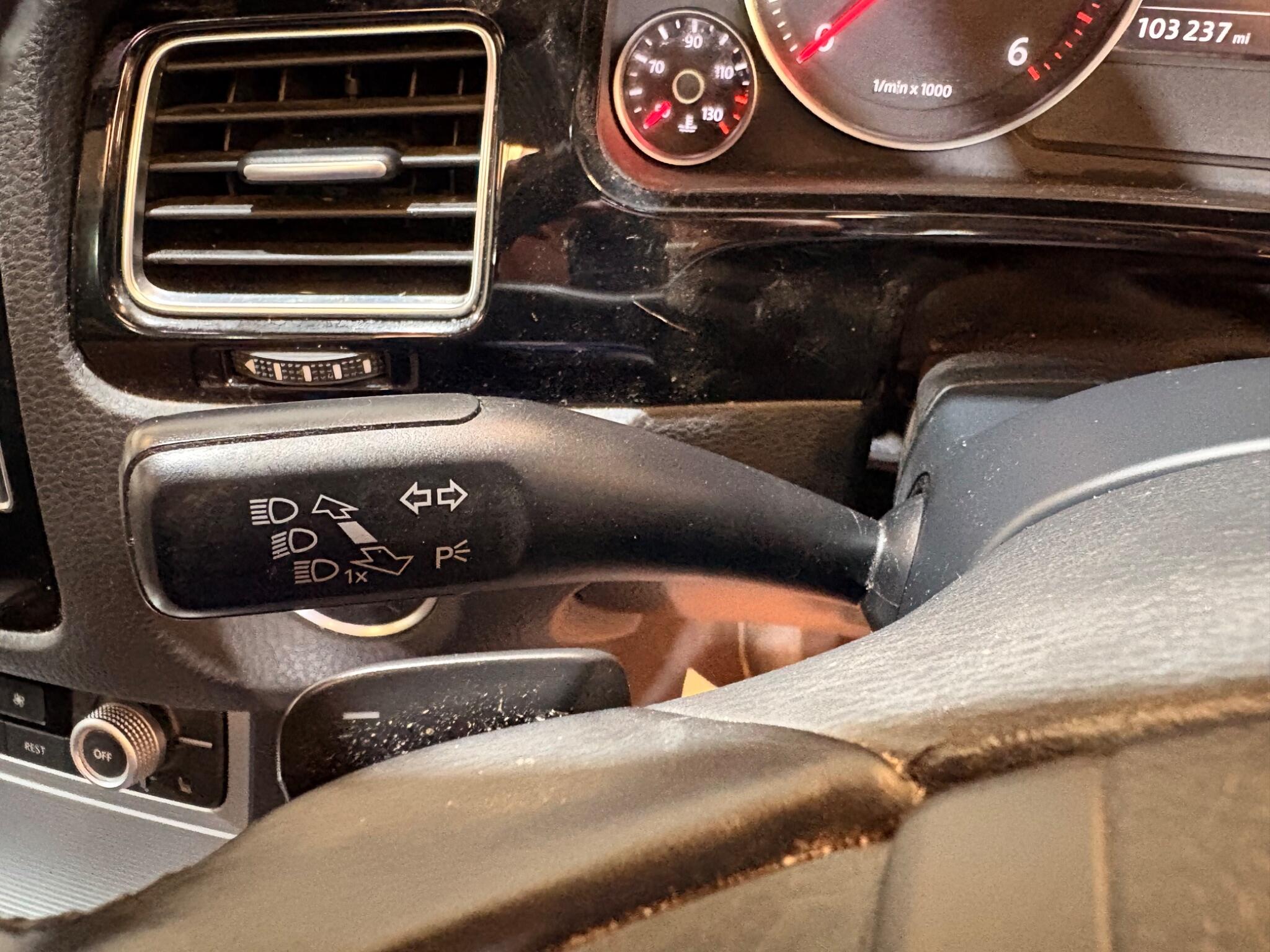 Volkswagen Touareg view 28