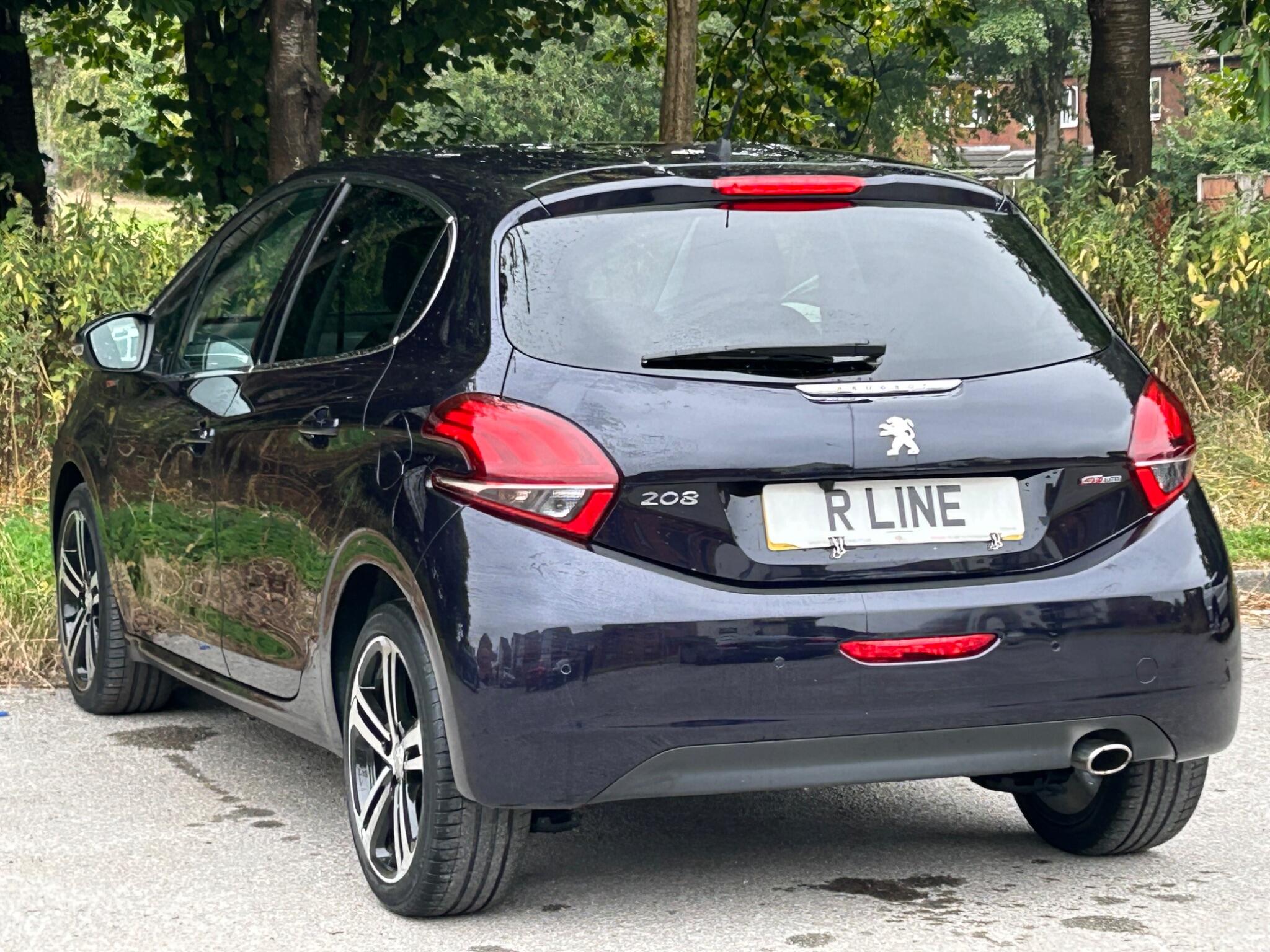 Peugeot 208 view 8