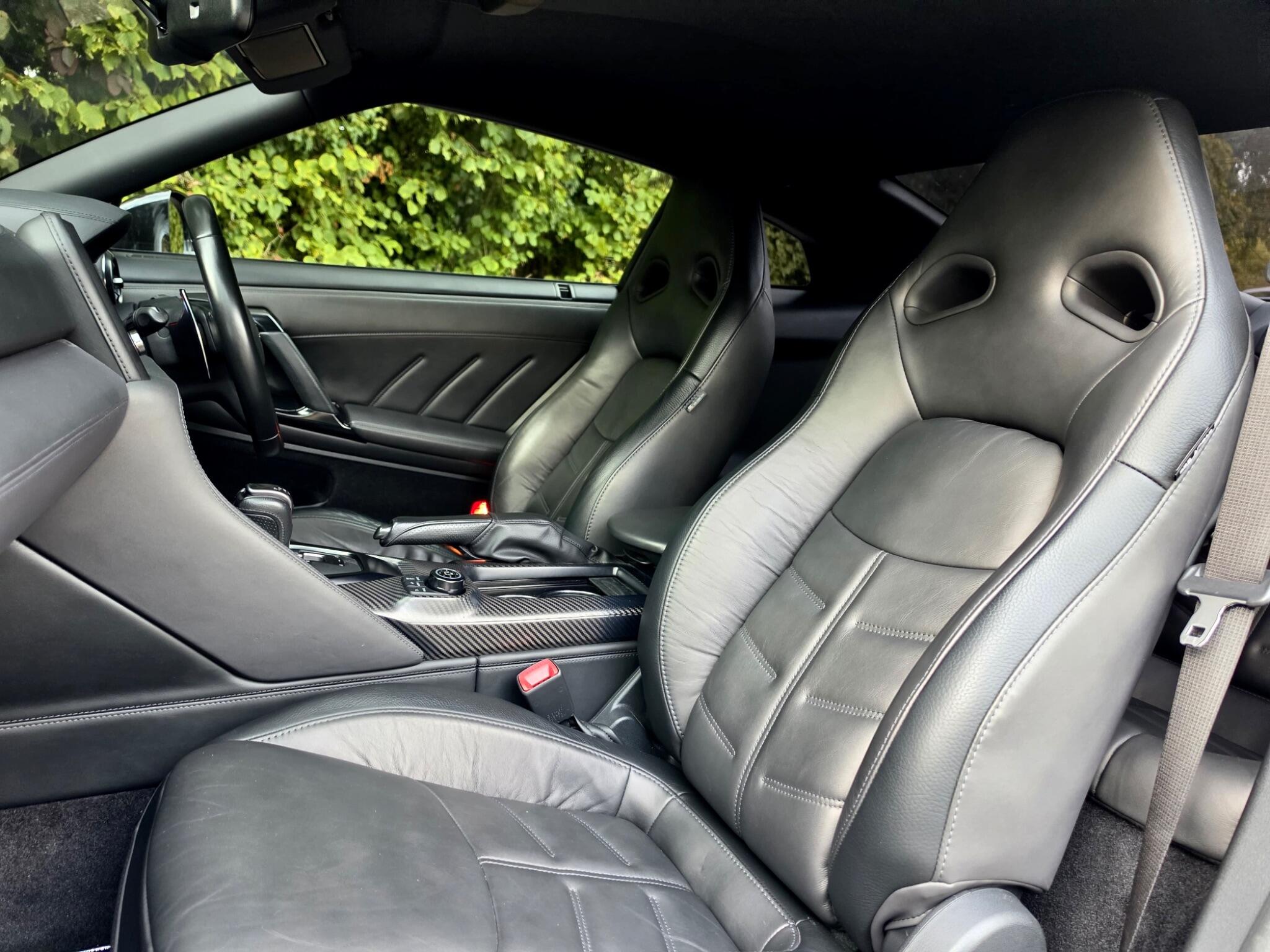 Nissan GT-R view 8