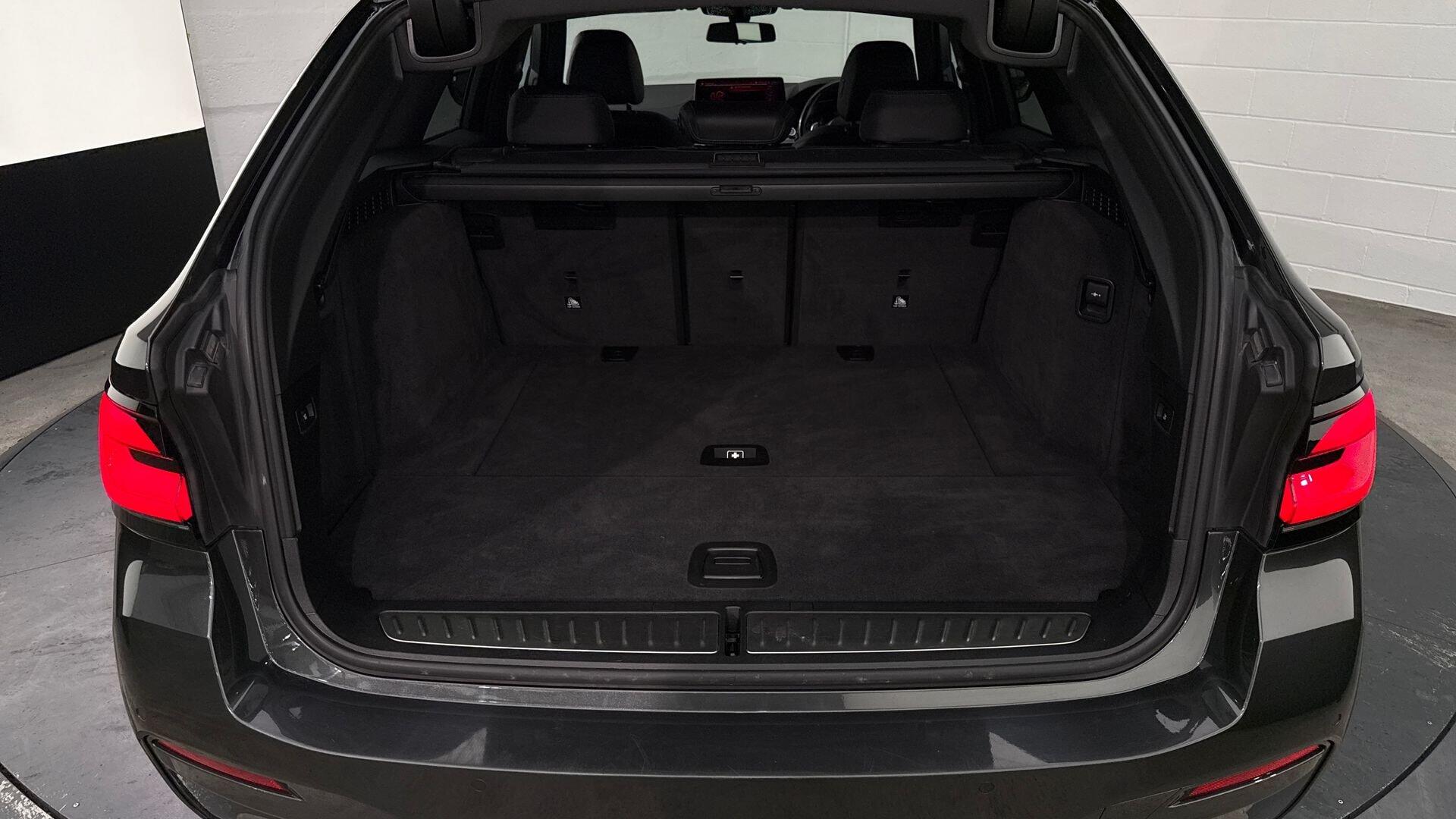BMW 5 Series view 13