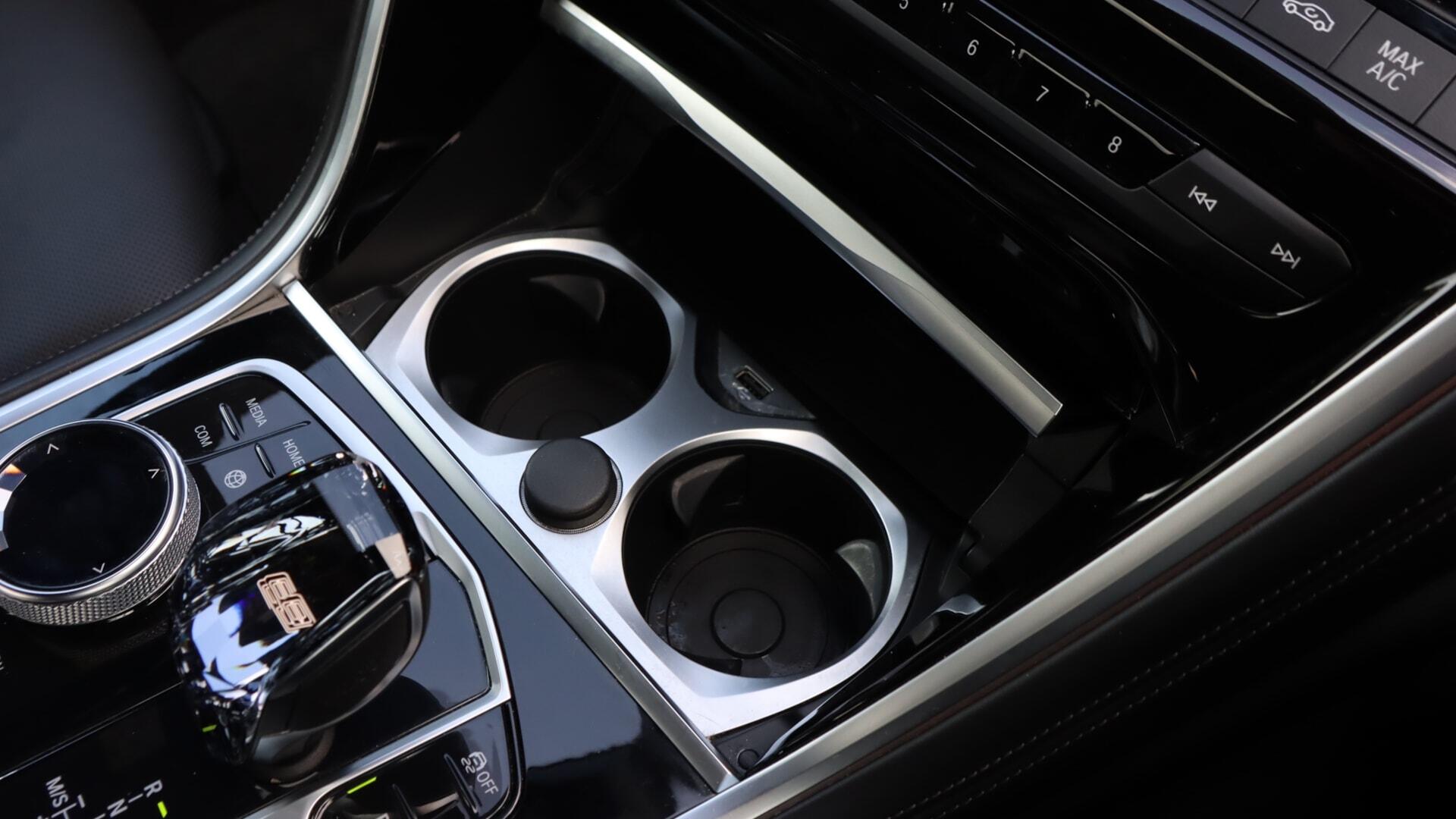 BMW 8 Series view 27
