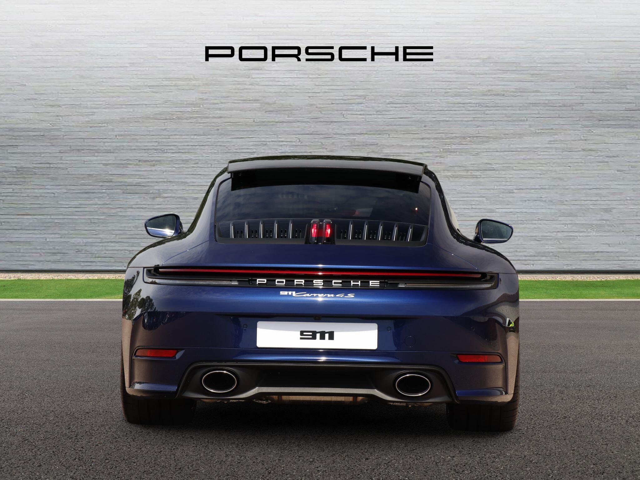 Porsche 911 view 4