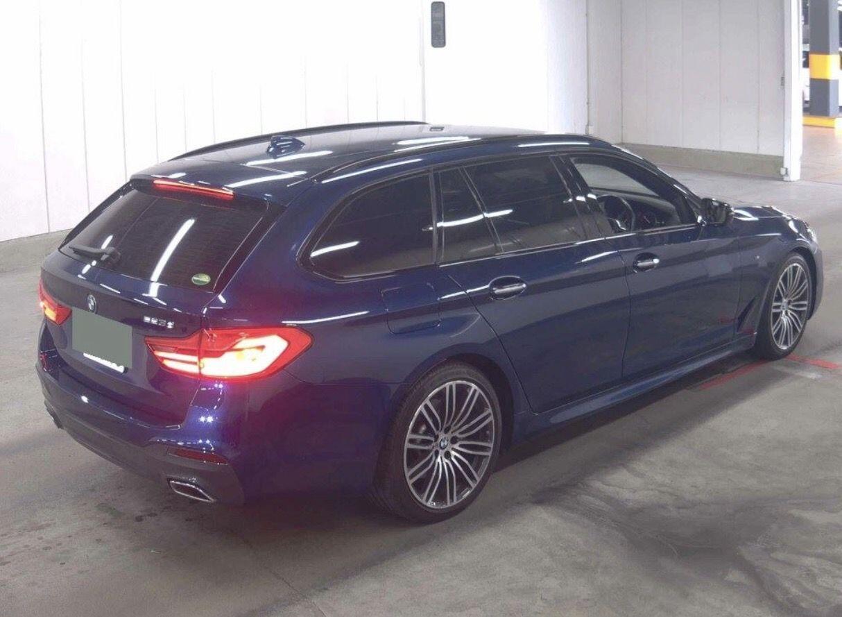 BMW 5 Series view 4