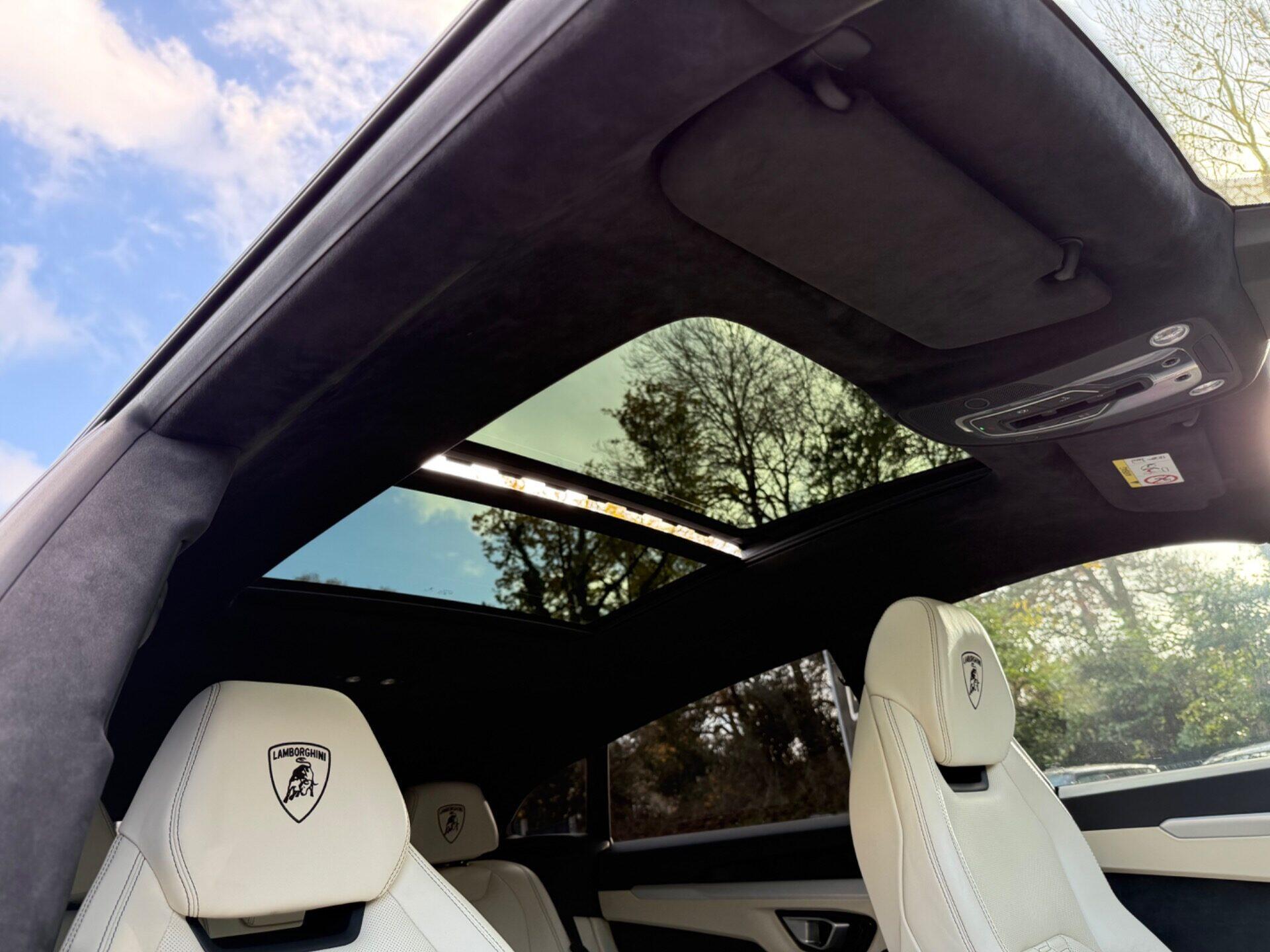 Lamborghini Urus view 69