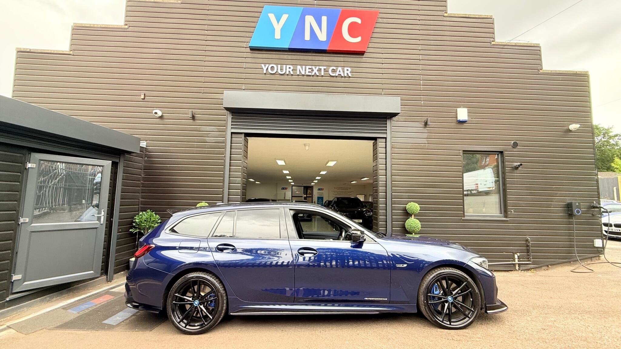 BMW 3 Series view 9