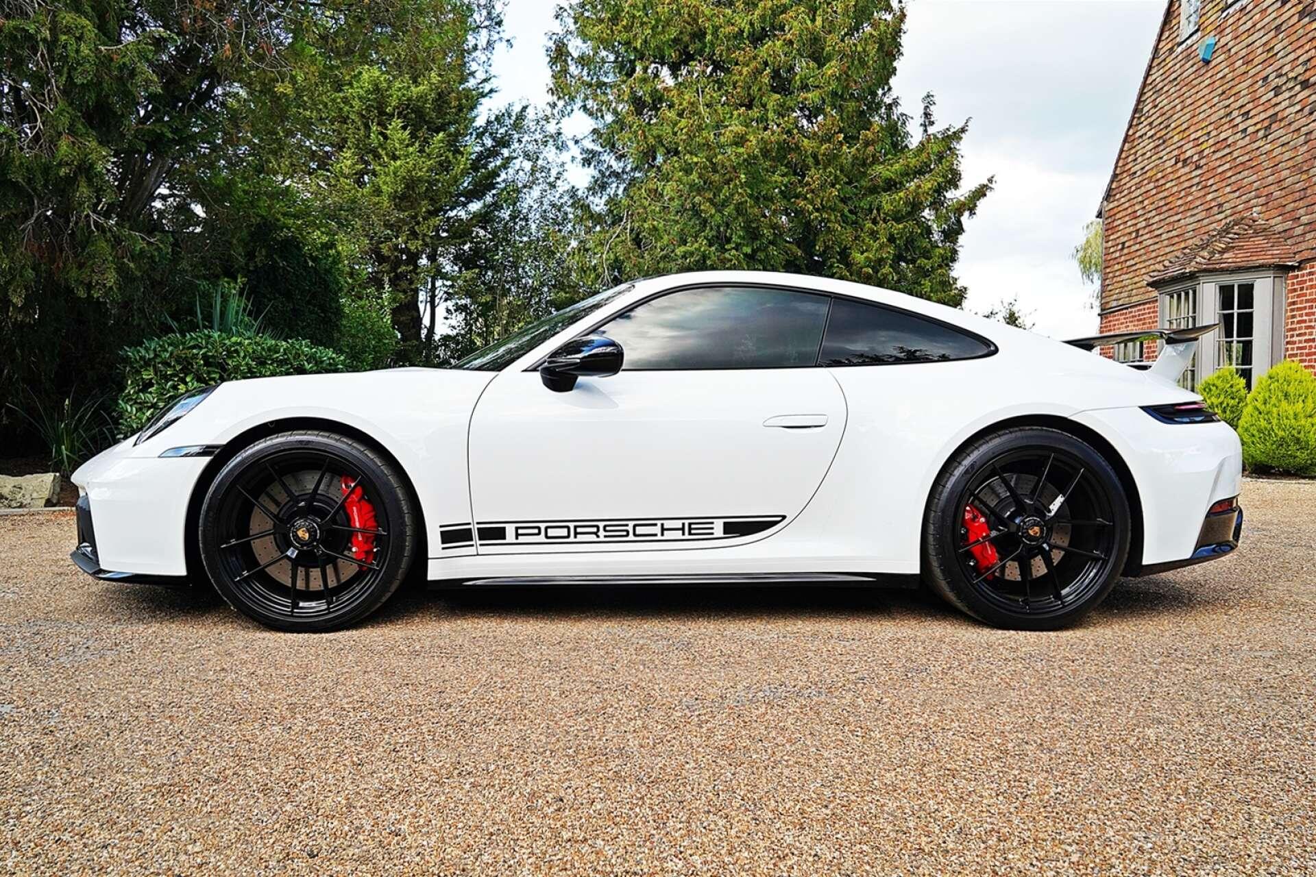 Porsche 911 view 4