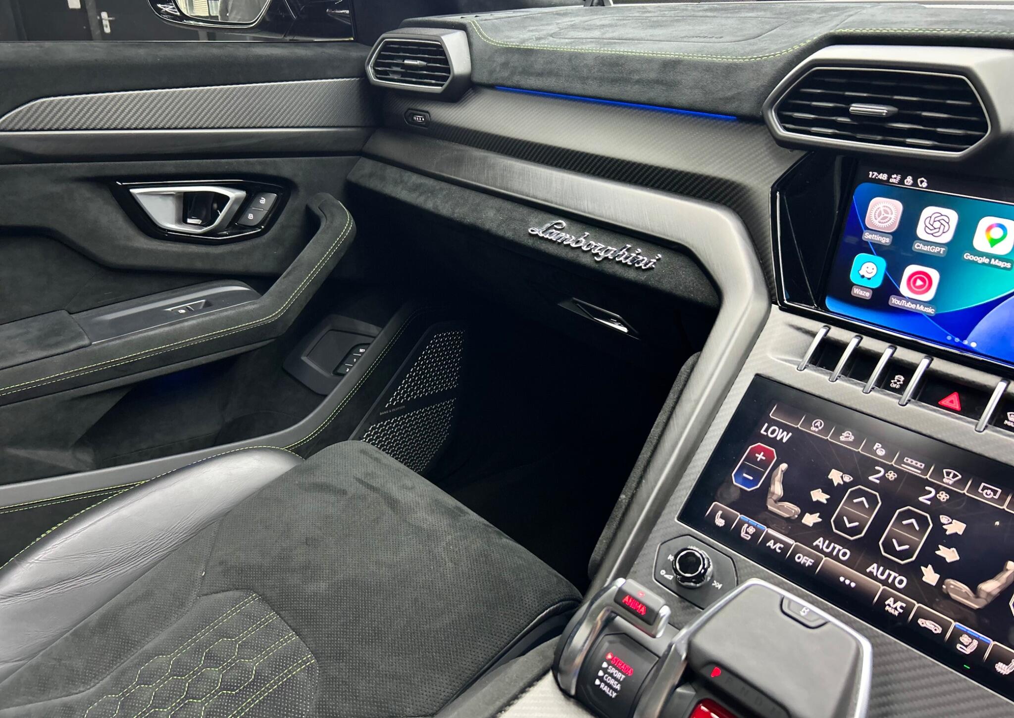 Lamborghini Urus view 60
