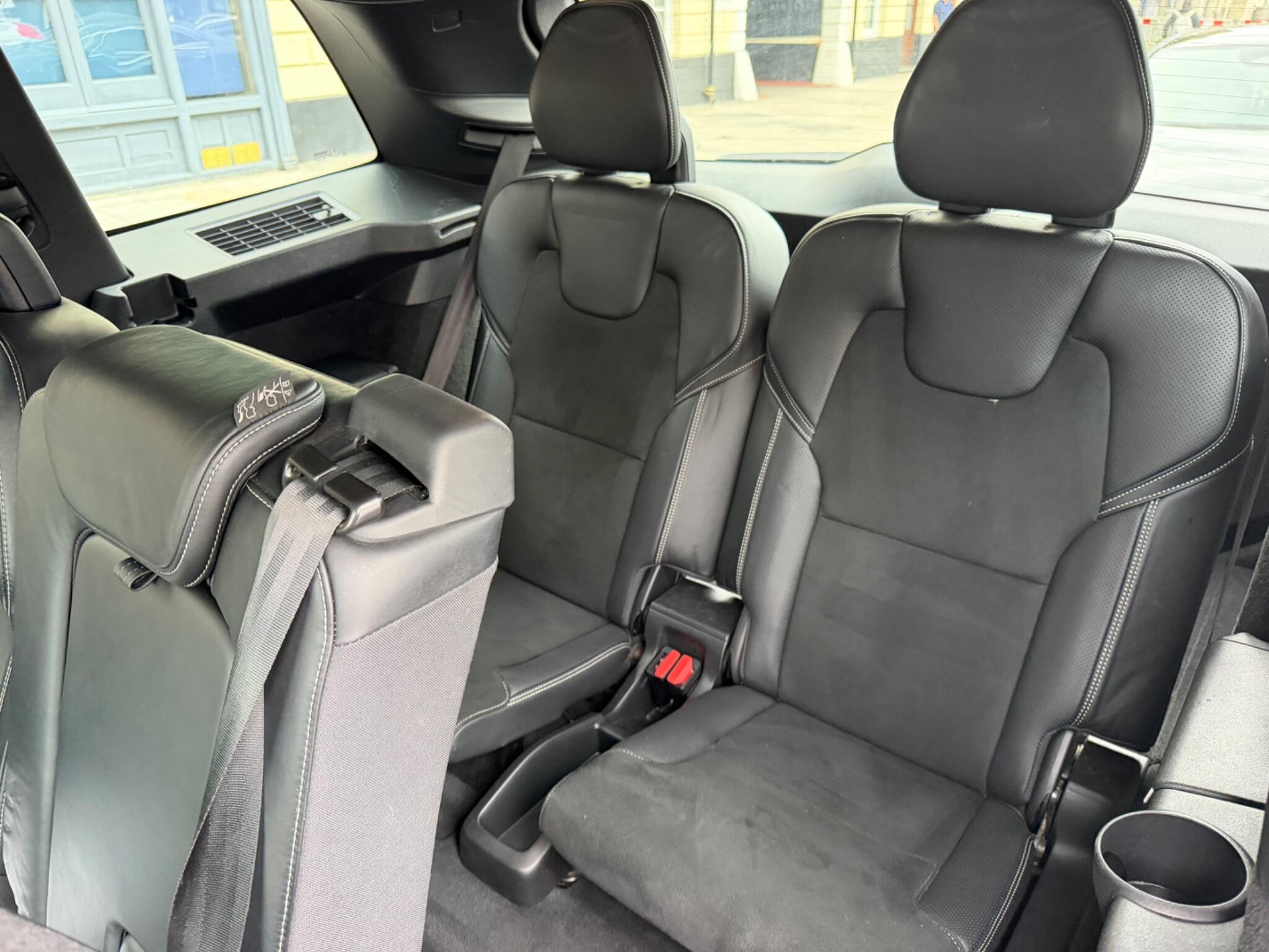 Volvo XC90 view 10